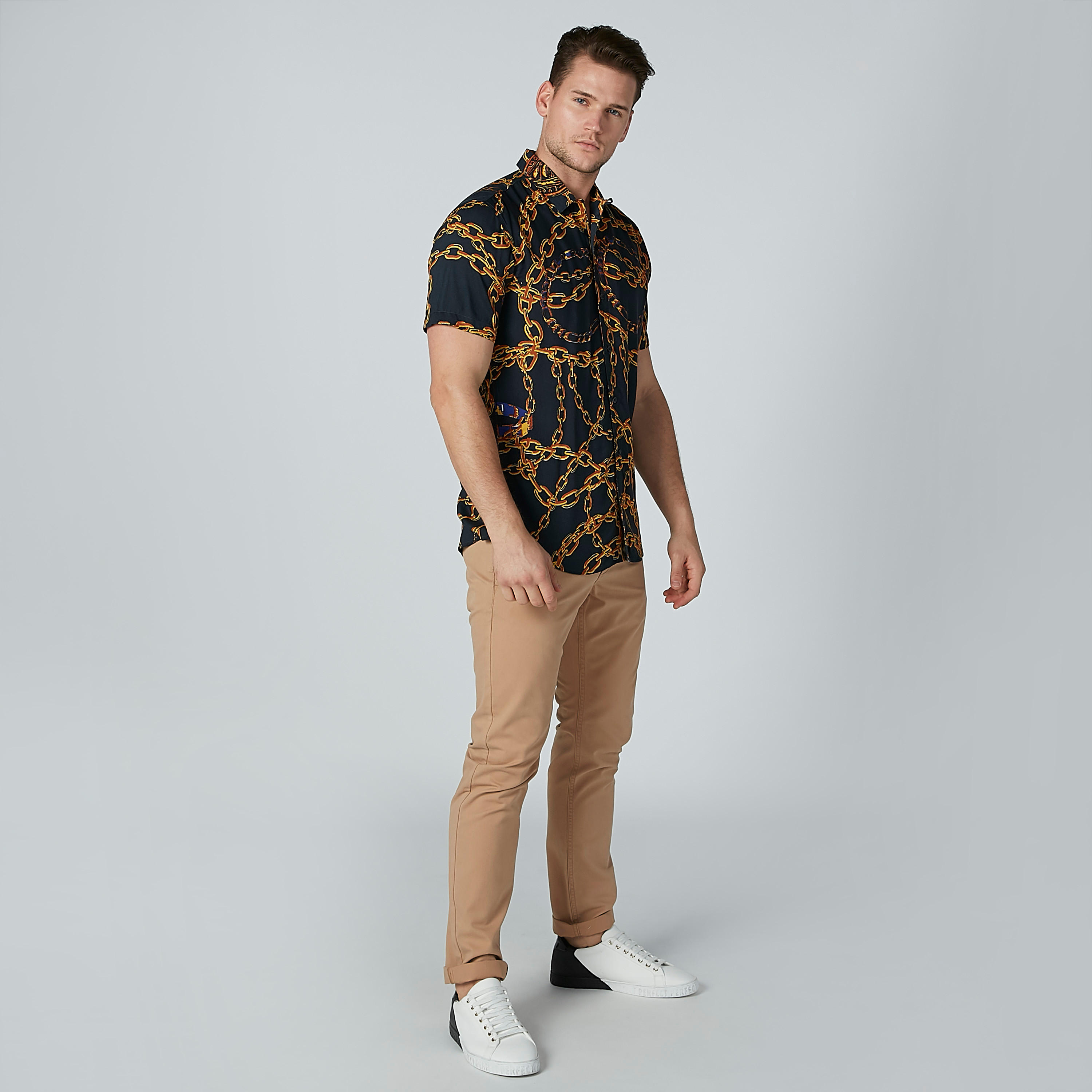 قميص بأكمام قصيرة وأزرار وطبعات-men-clothing-shirts-image-2