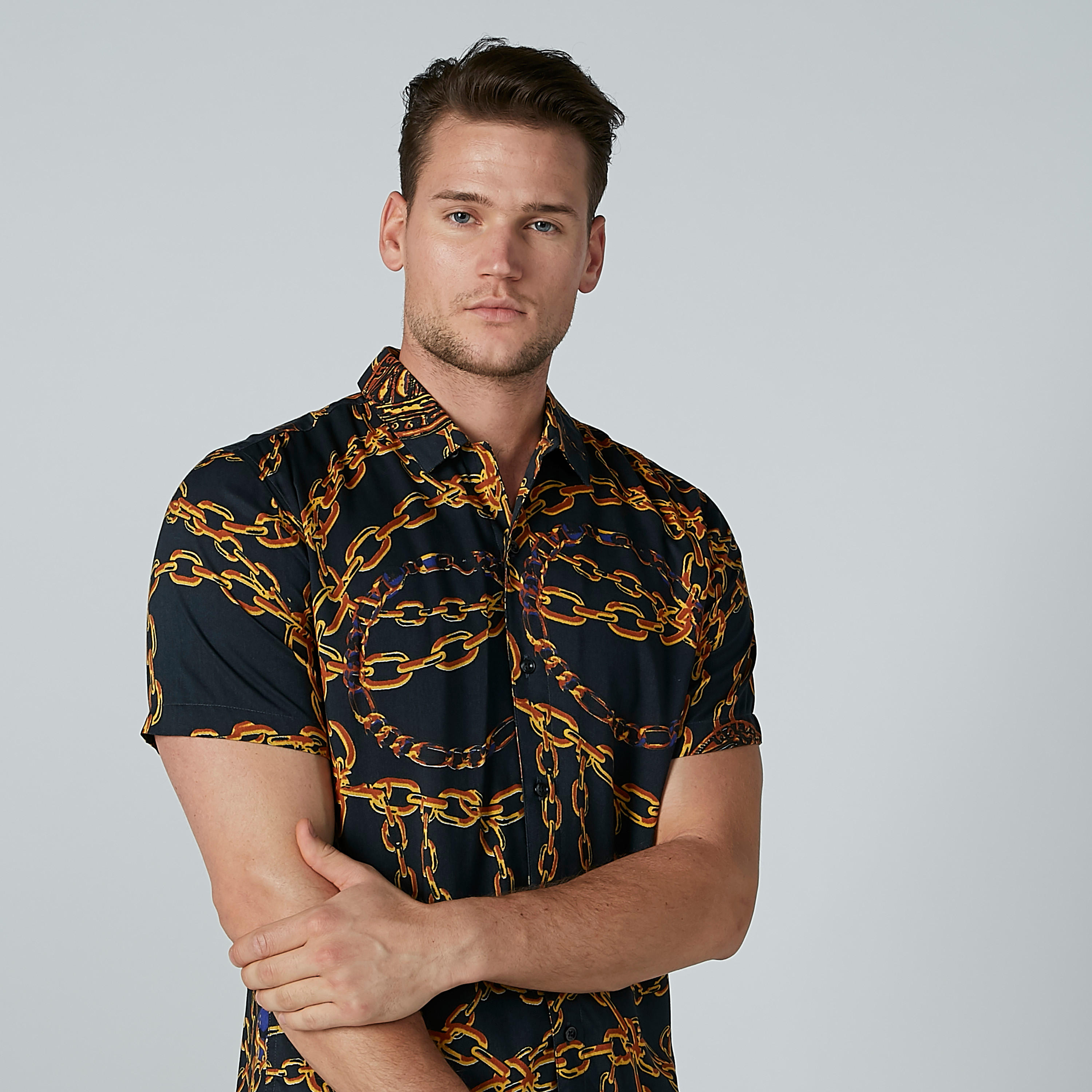 قميص بأكمام قصيرة وأزرار وطبعات-men-clothing-shirts-image-4