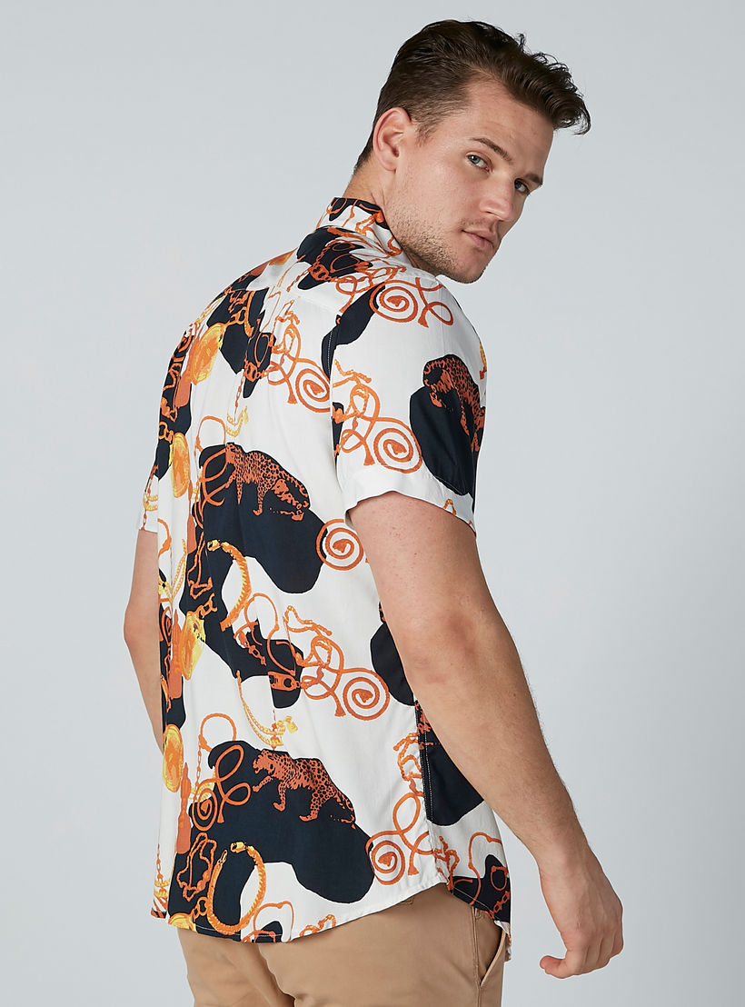 قميص بأكمام قصيرة وأزرار وطبعات-men-clothing-shirts-image-1