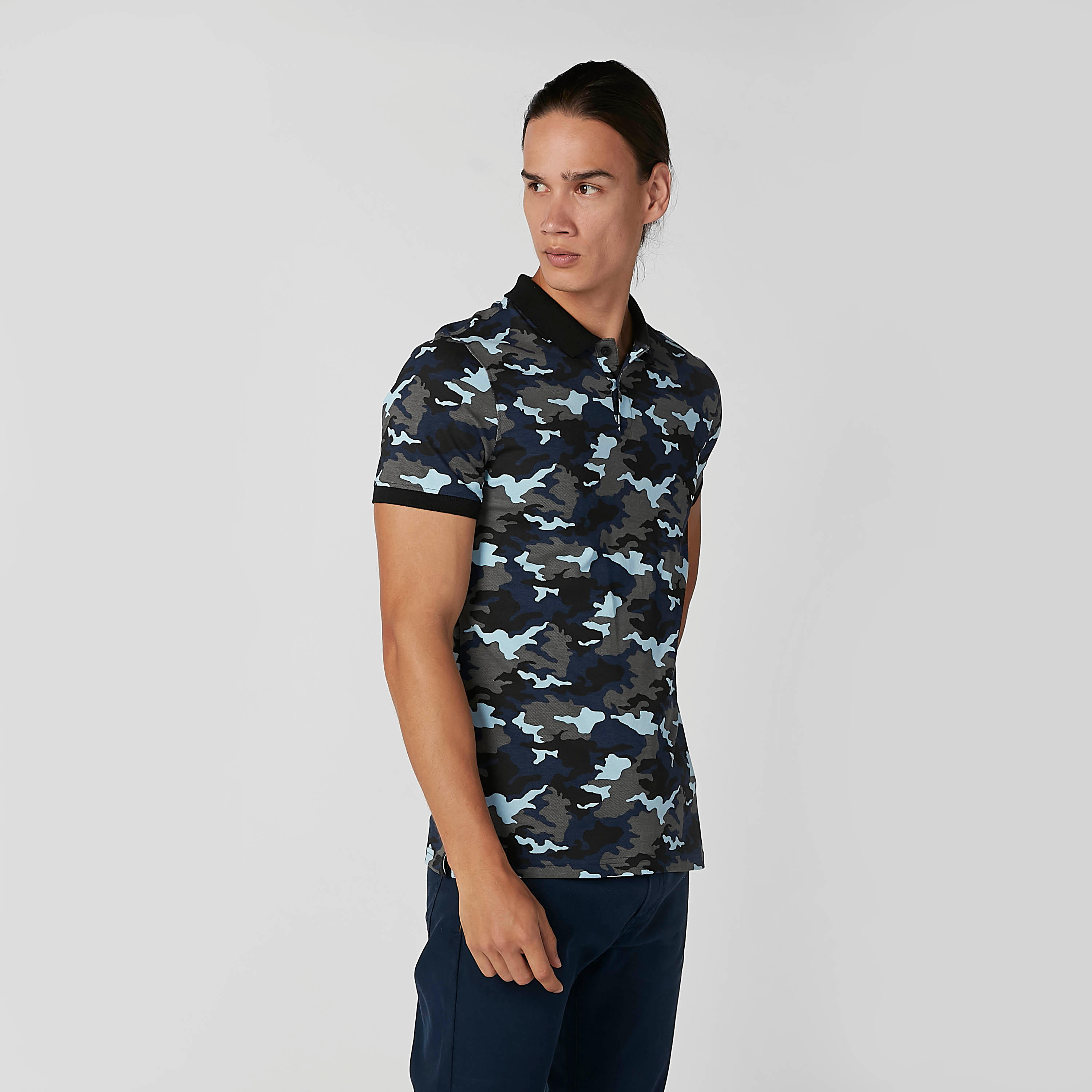 تيشيرت بقصّة سليم وياقة بولو وأكمام قصيرة وطبعات-men-clothing-tshirtsandpolos-polos-image-2