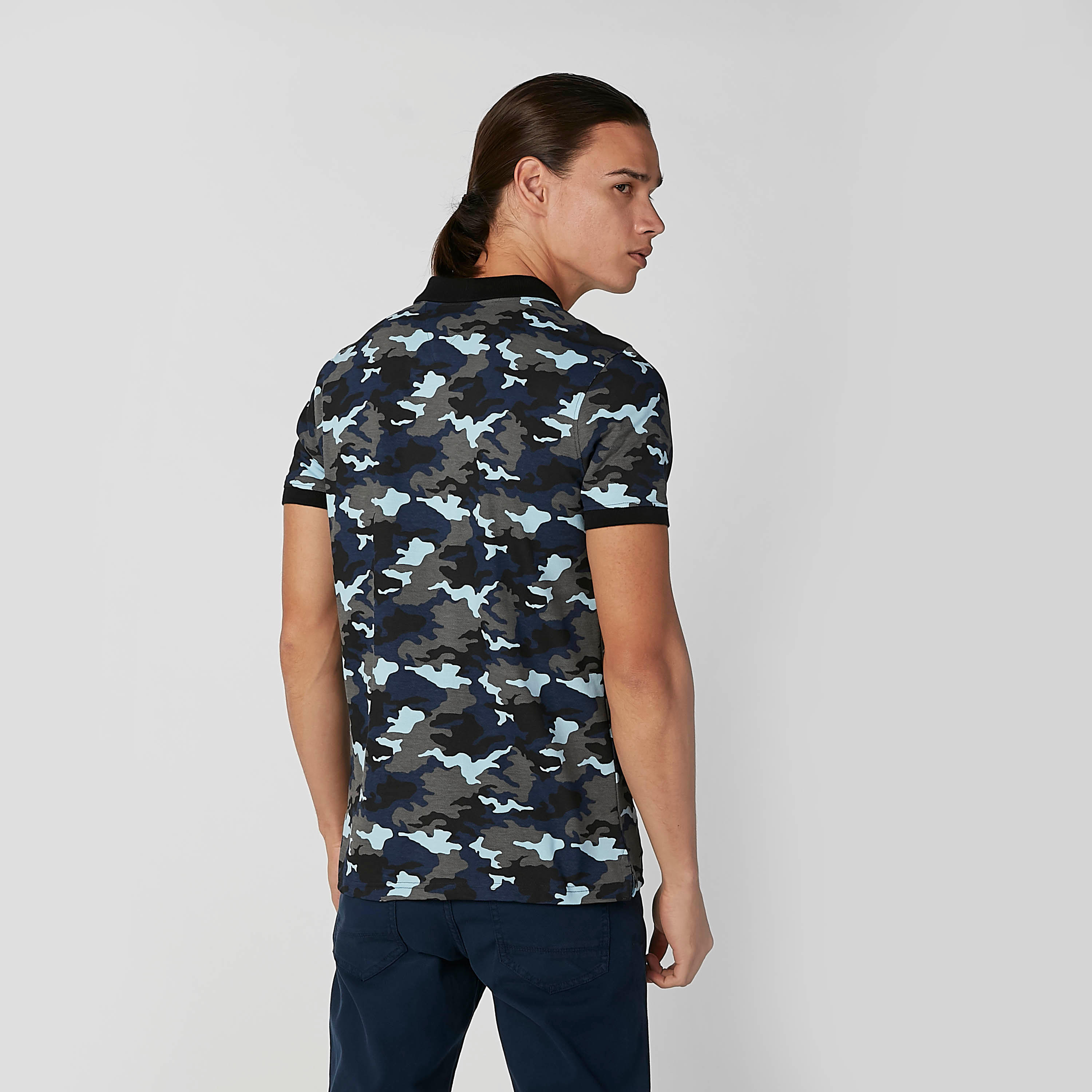 تيشيرت بقصّة سليم وياقة بولو وأكمام قصيرة وطبعات-men-clothing-tshirtsandpolos-polos-image-4