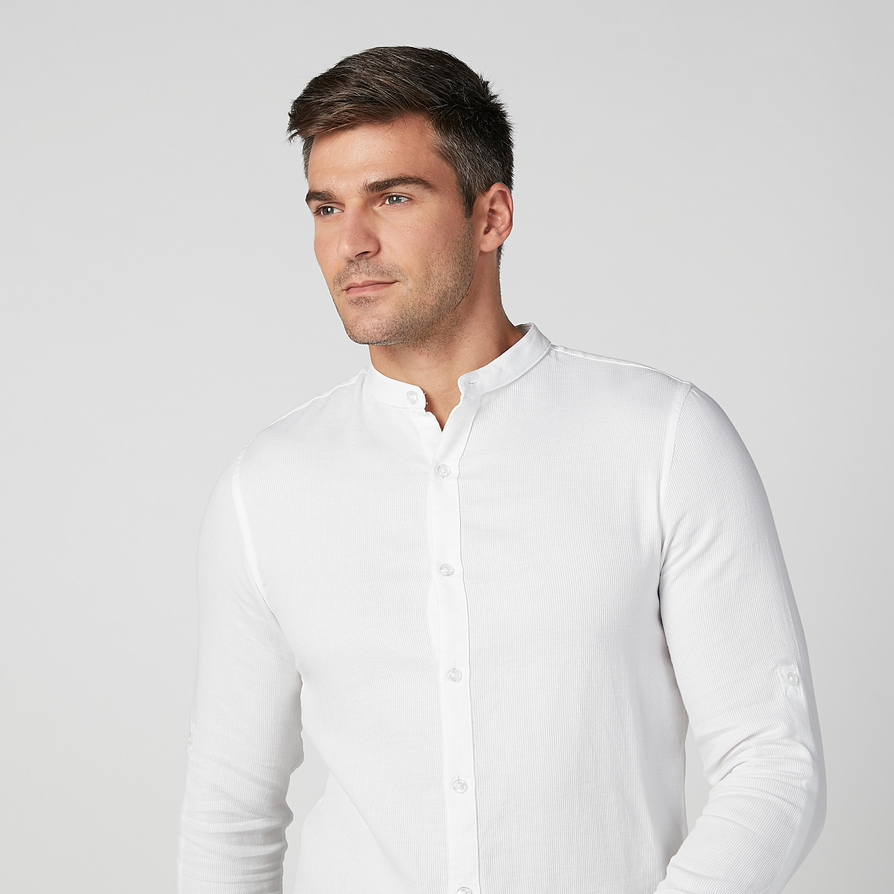 قميص سادة بياقة ماندارين وأكمام طويلة-men-clothing-shirts-image-3