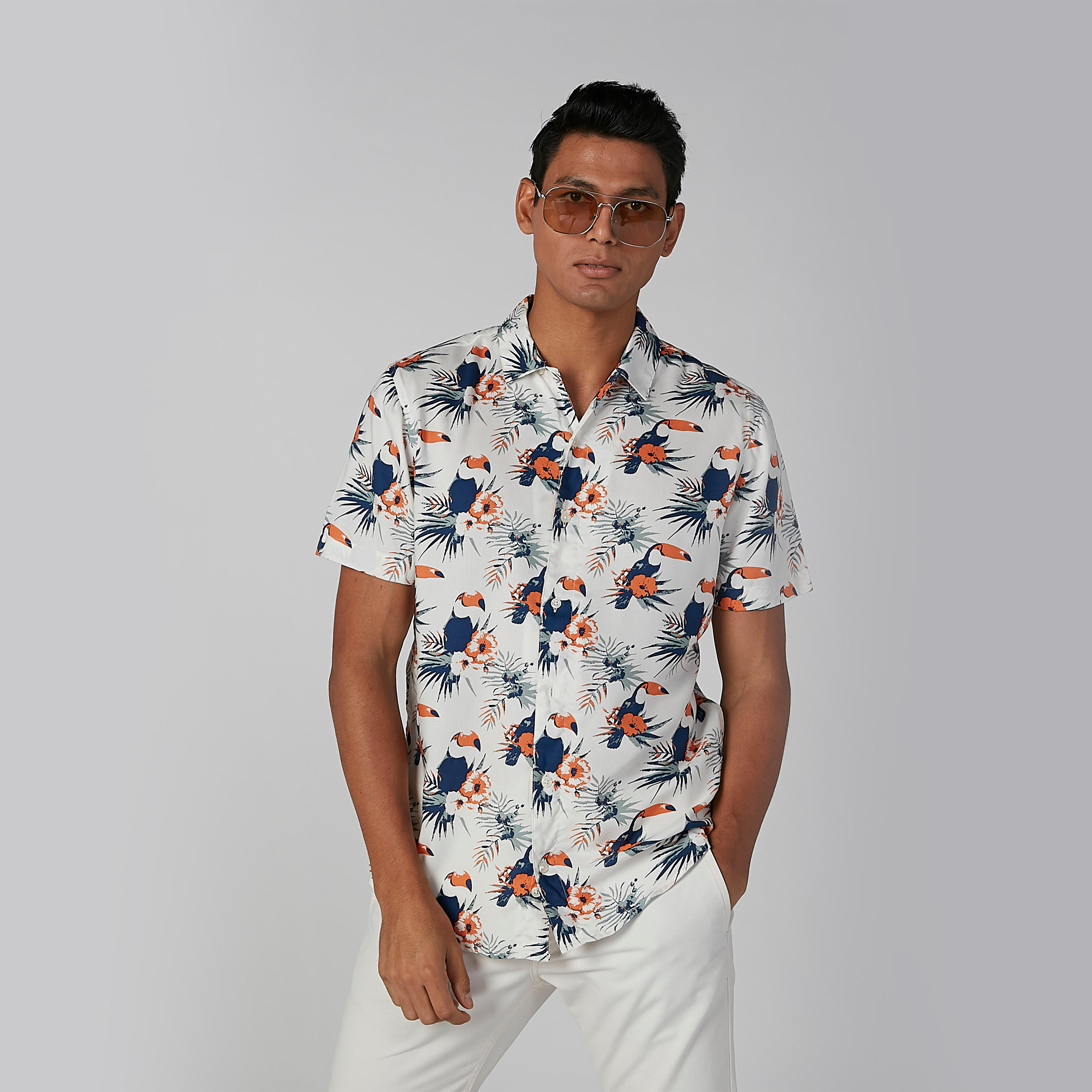 قميص بقصّة سليم وأكمام قصيرة وأزرار وطبعات-men-clothing-shirts-image-1