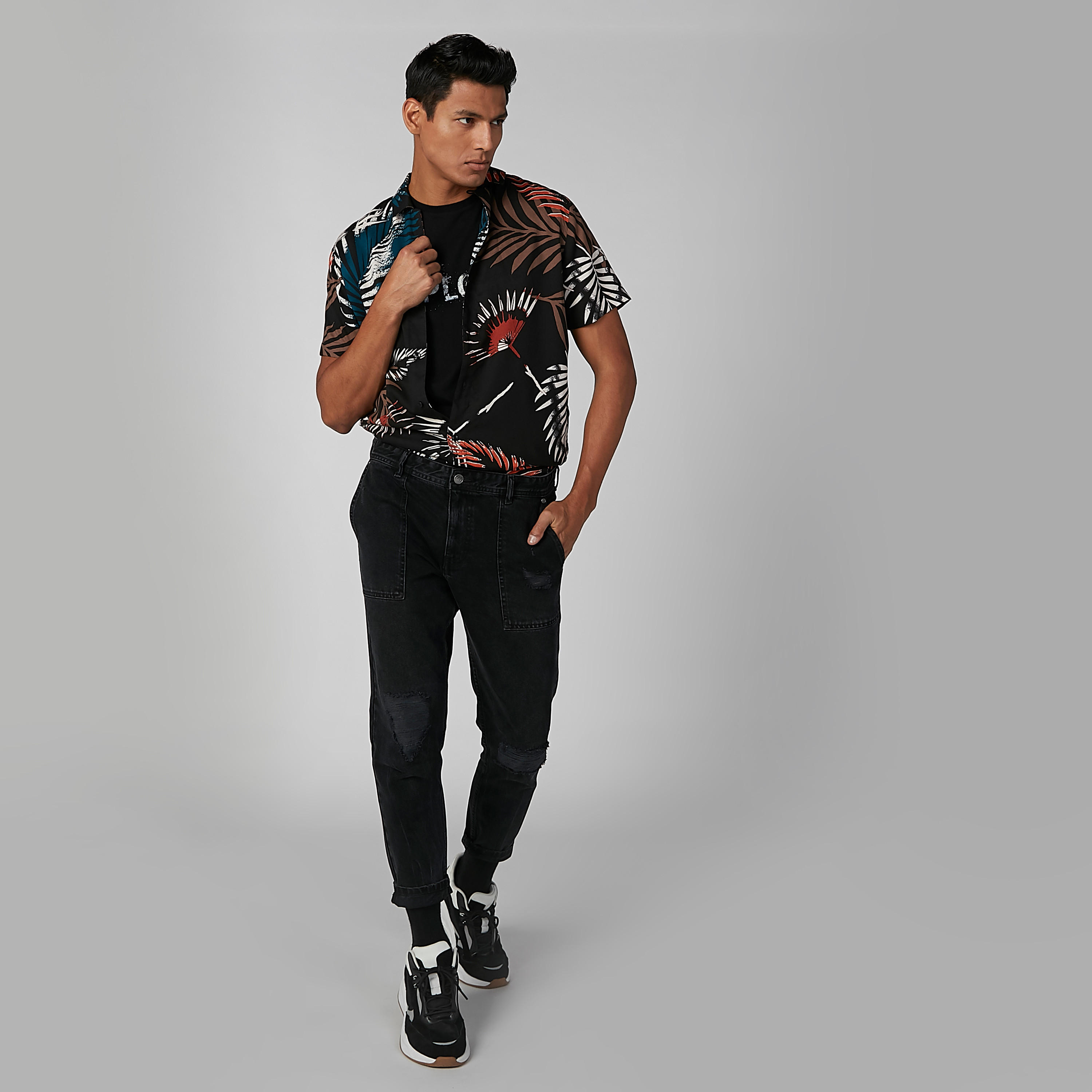 قميص بياقة عاديّة وأكمام قصيرة وطبعات تروبيكال-men-clothing-shirts-image-4