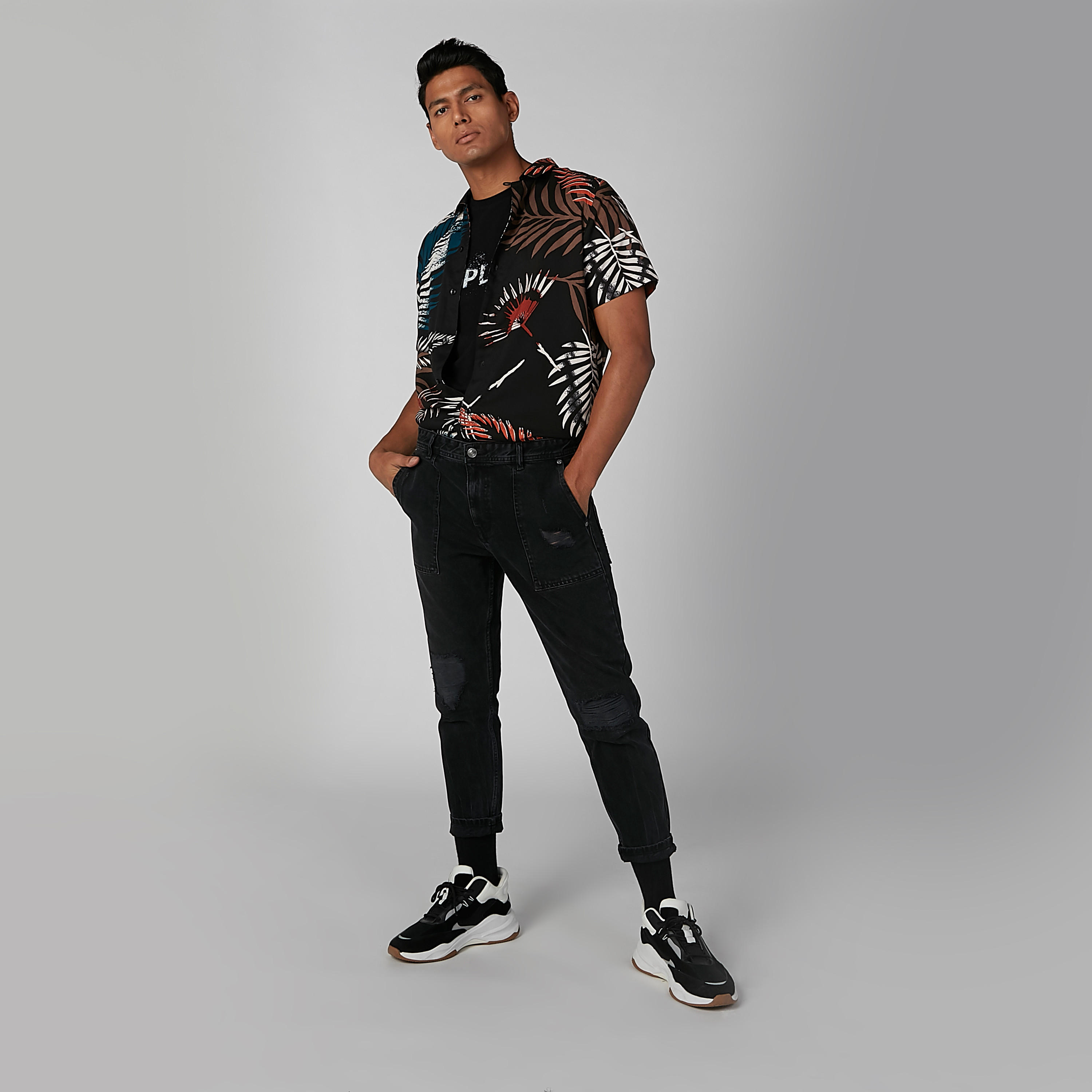 قميص بياقة عاديّة وأكمام قصيرة وطبعات تروبيكال-men-clothing-shirts-image-2