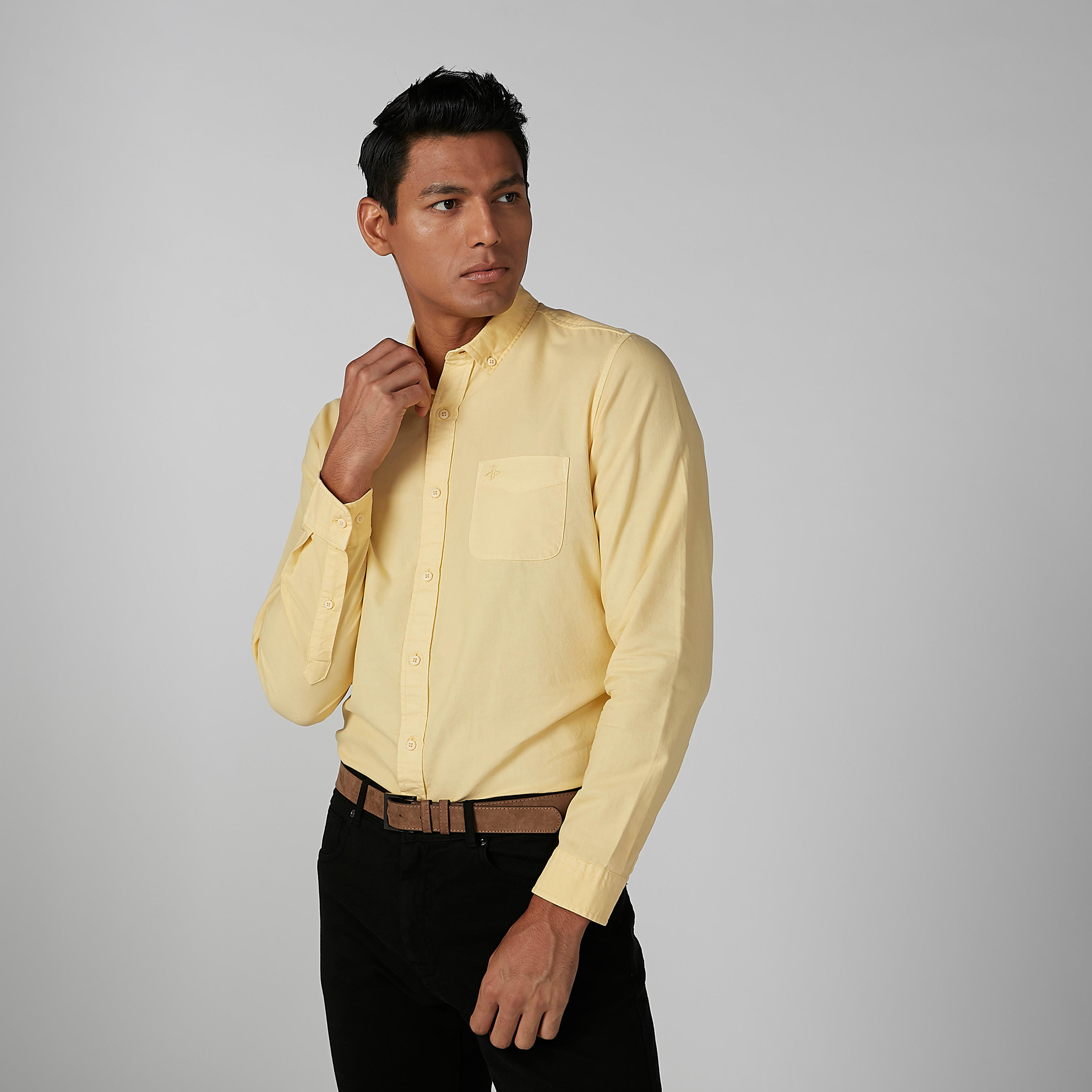 قميص مستدام سادة سليم وأكمام طويلة وجيب على الصدر -men-clothing-shirts-image-1