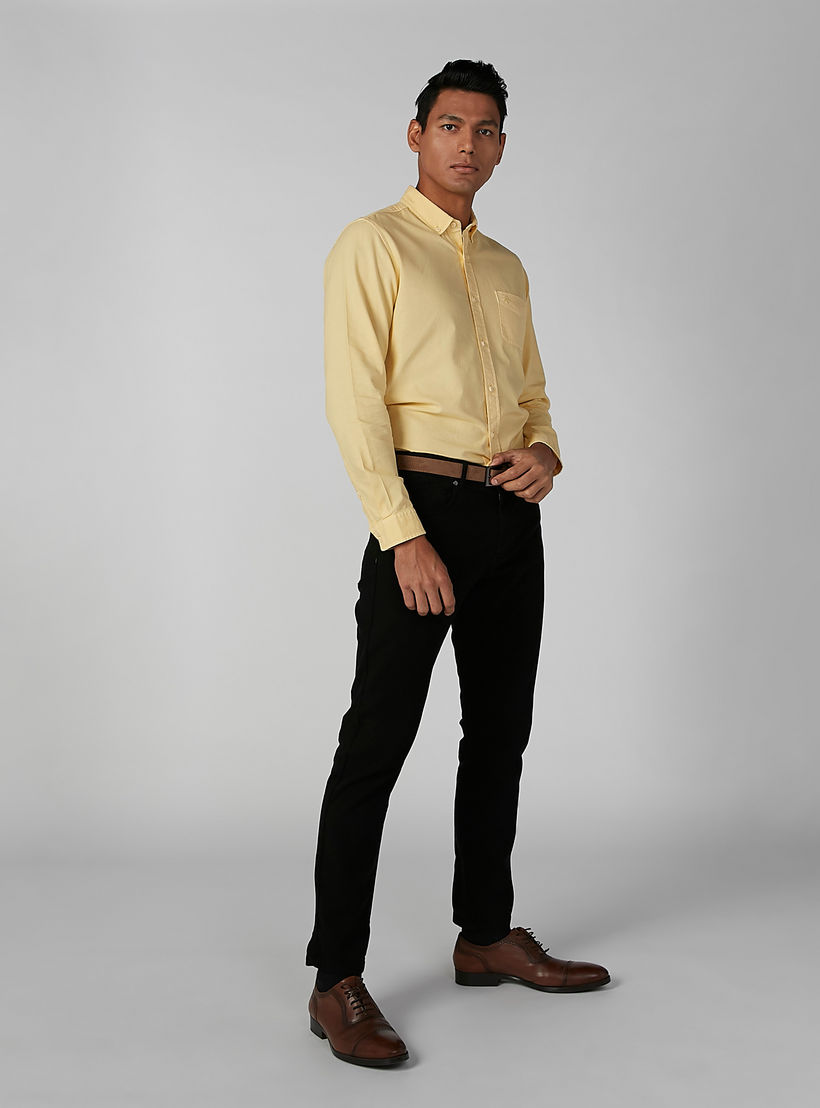 قميص مستدام سادة سليم وأكمام طويلة وجيب على الصدر -men-clothing-shirts-image-2