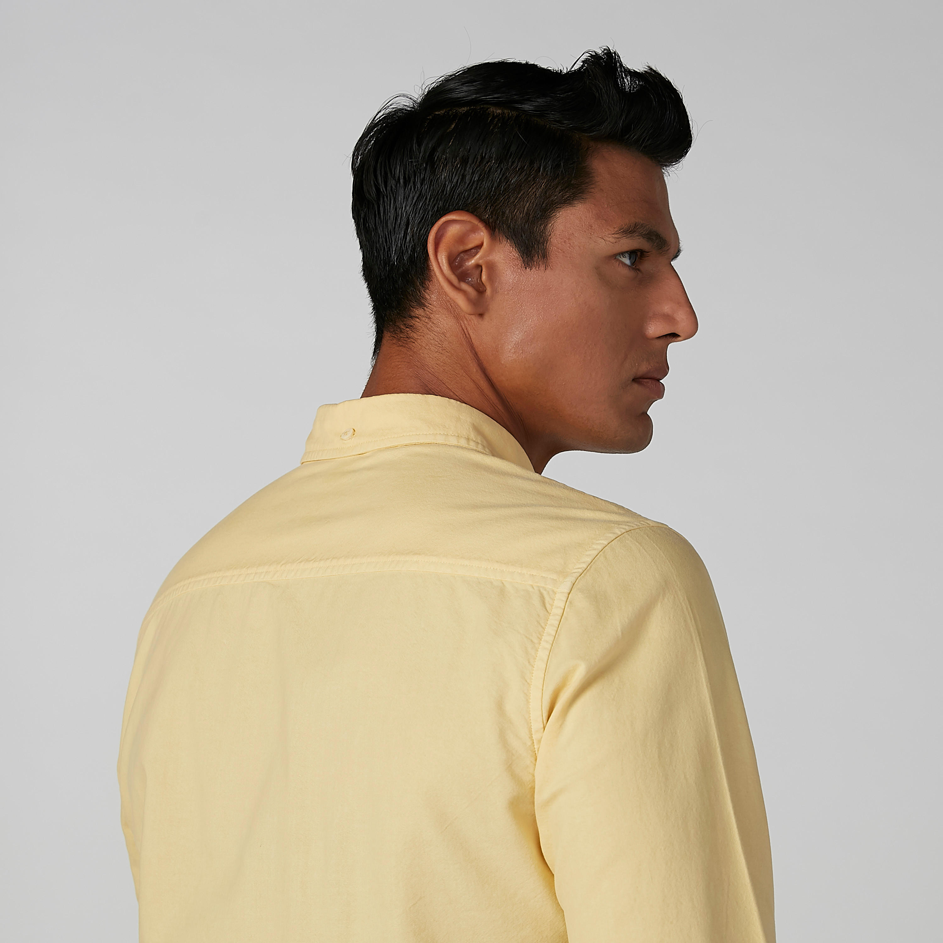 قميص مستدام سادة سليم وأكمام طويلة وجيب على الصدر -men-clothing-shirts-image-4