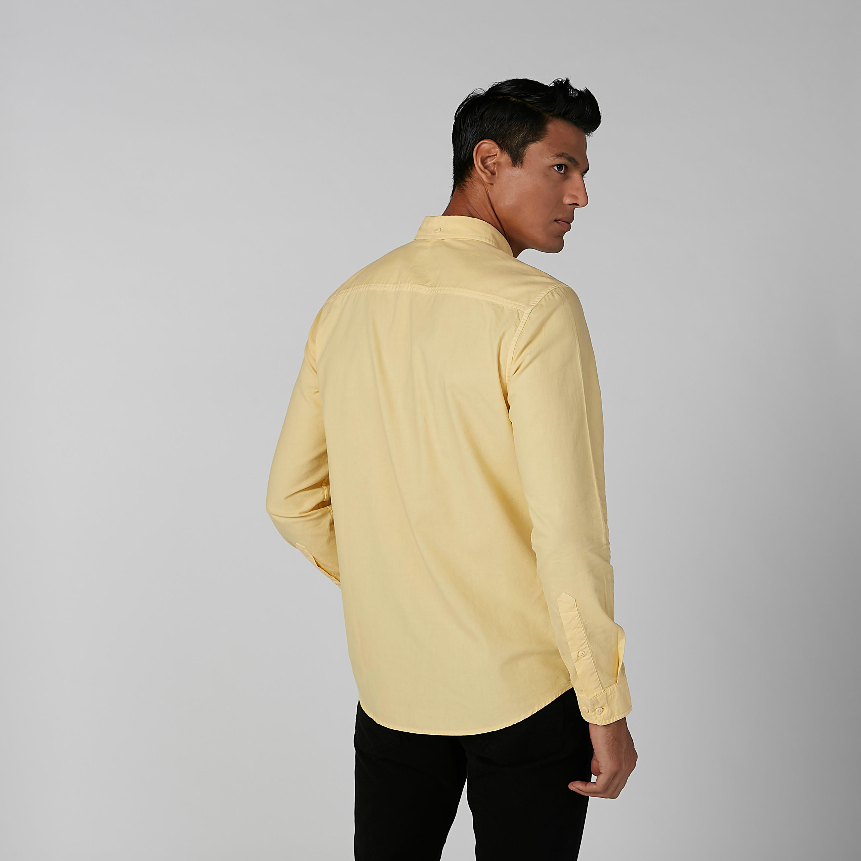 قميص مستدام سادة سليم وأكمام طويلة وجيب على الصدر -men-clothing-shirts-image-5