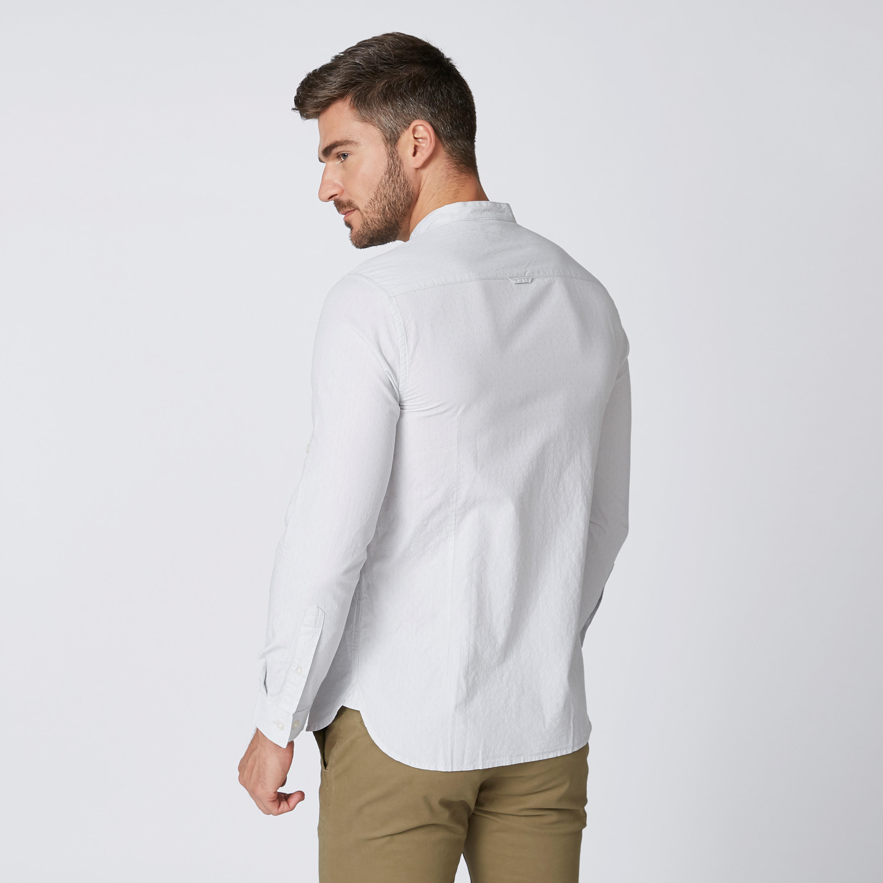 تيشيرت مستدامة سادة بقصّة سليم وياقة ماندارين وأكمام طويلة-men-clothing-shirts-image-2