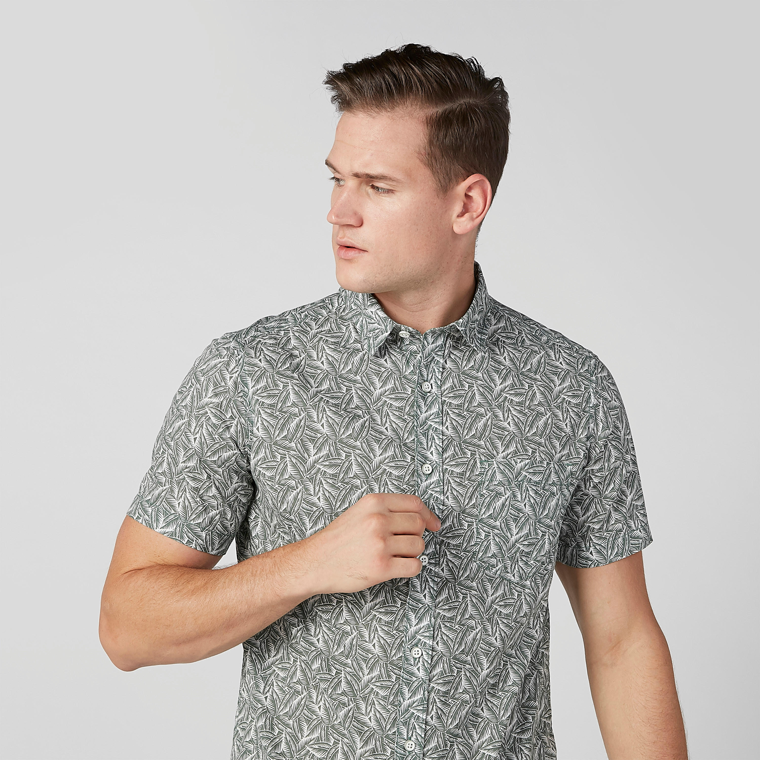 قميص مستادم سليم بأكمام قصيرة وطبعات -men-clothing-shirts-image-3