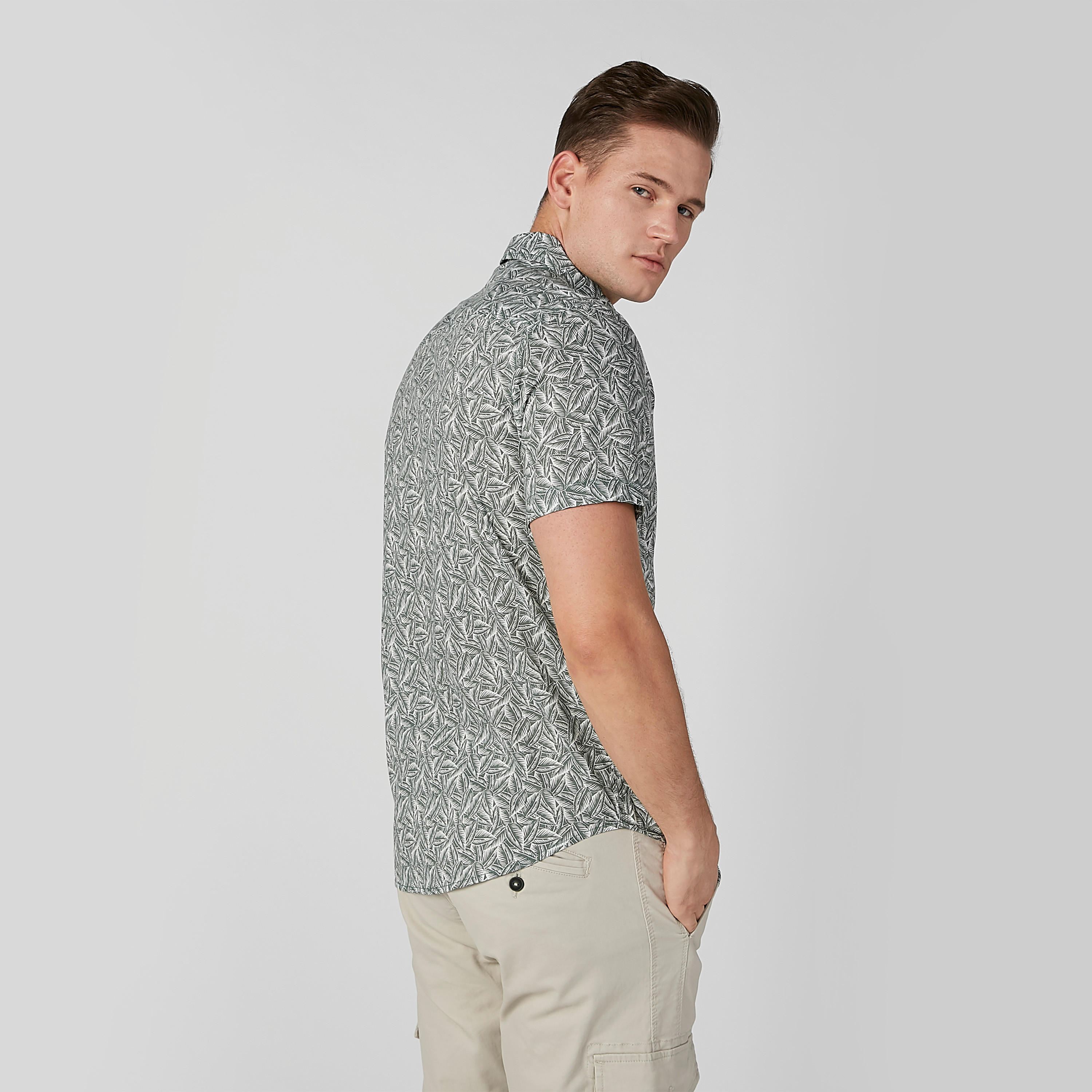 قميص مستادم سليم بأكمام قصيرة وطبعات -men-clothing-shirts-image-4