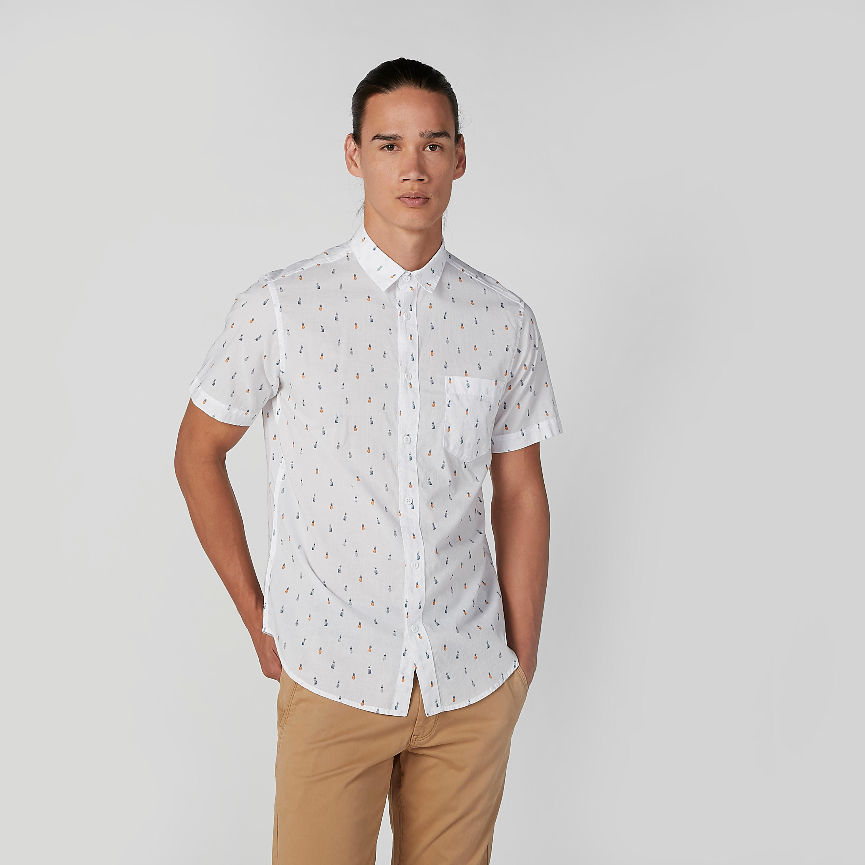 قميص مستدام بقصّة سليم وأكمام قصيرة وطبعات-men-clothing-shirts-image-2