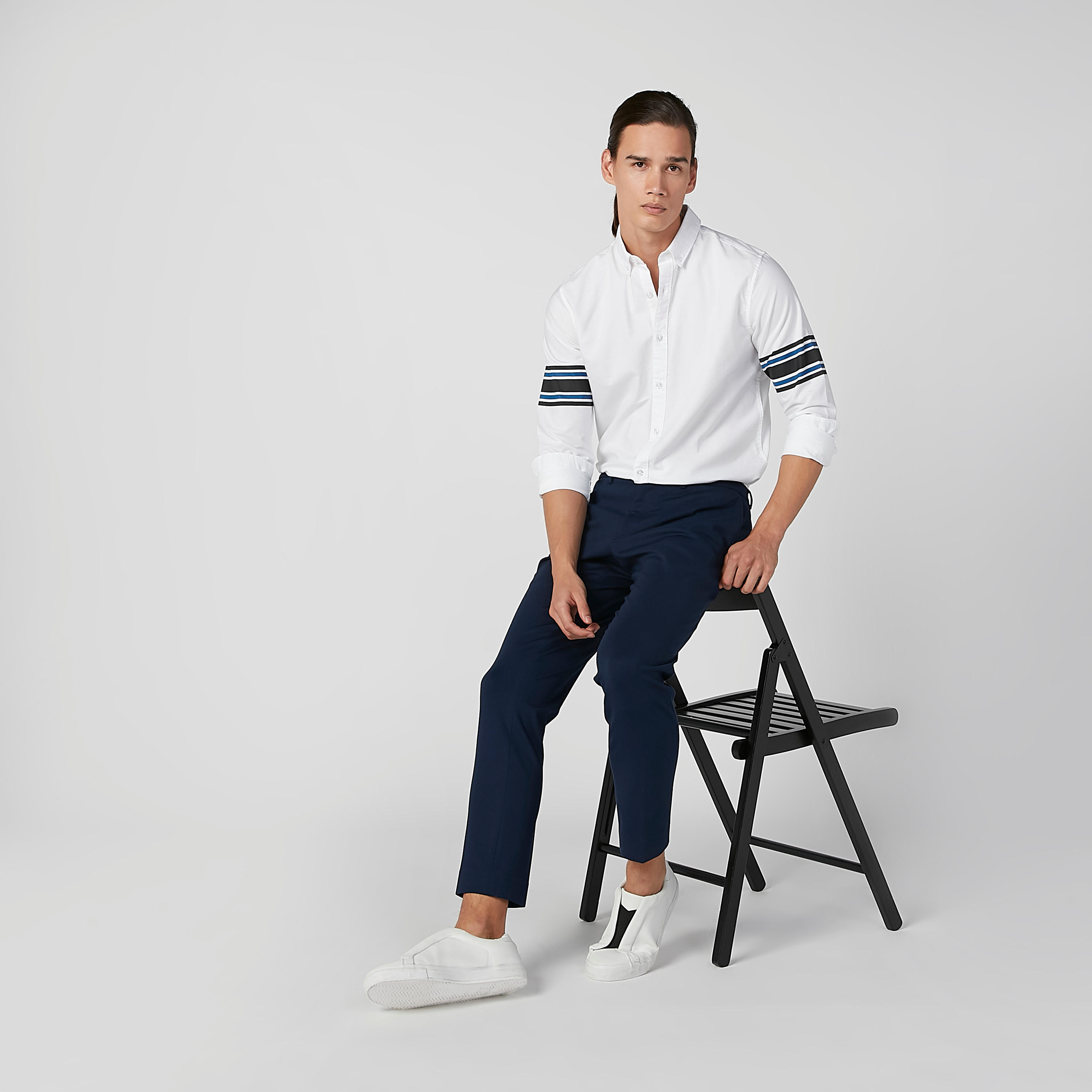 قميص مقلّم بأكمام طويلة وياقة بأزرار-men-clothing-shirts-image-2