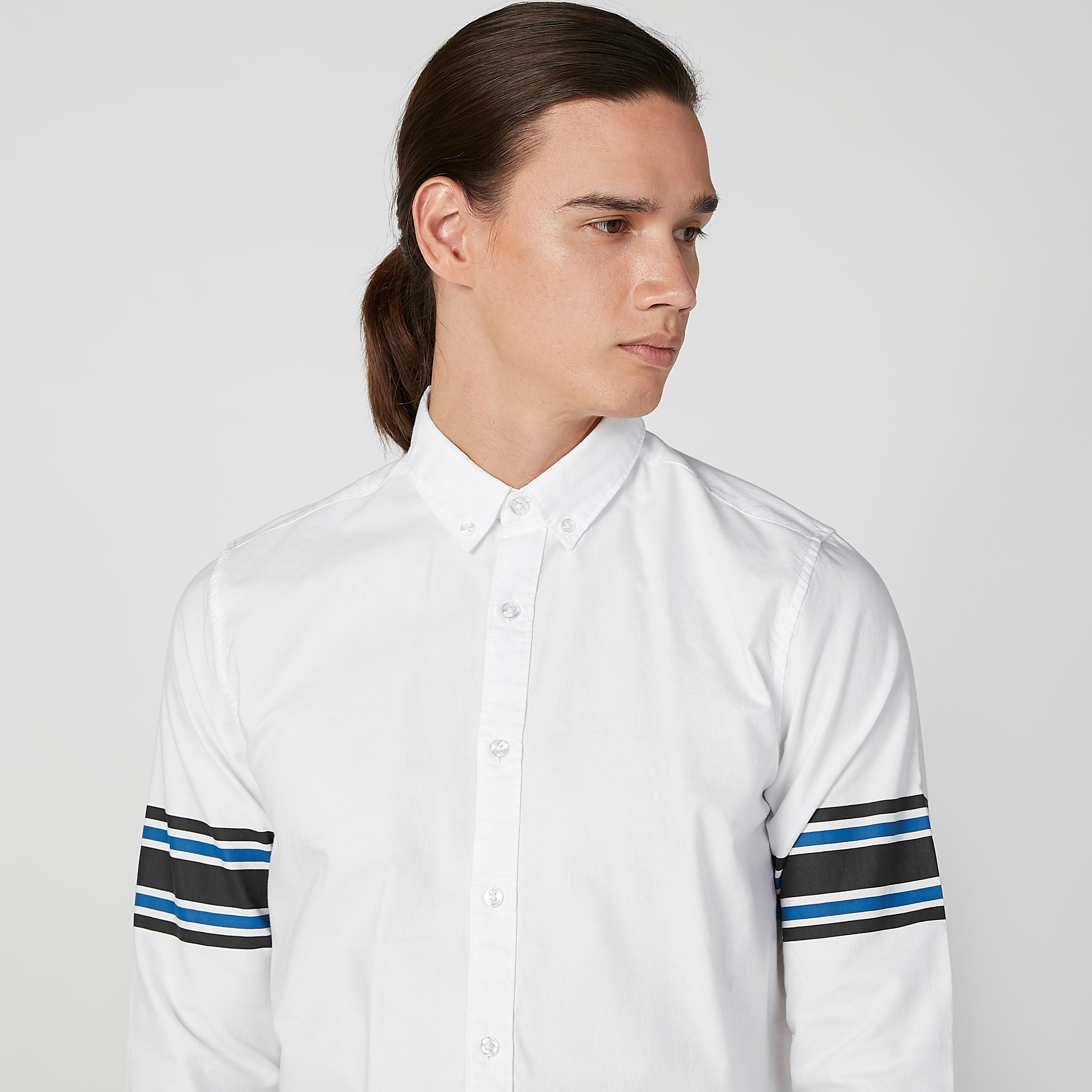 قميص مقلّم بأكمام طويلة وياقة بأزرار-men-clothing-shirts-image-4