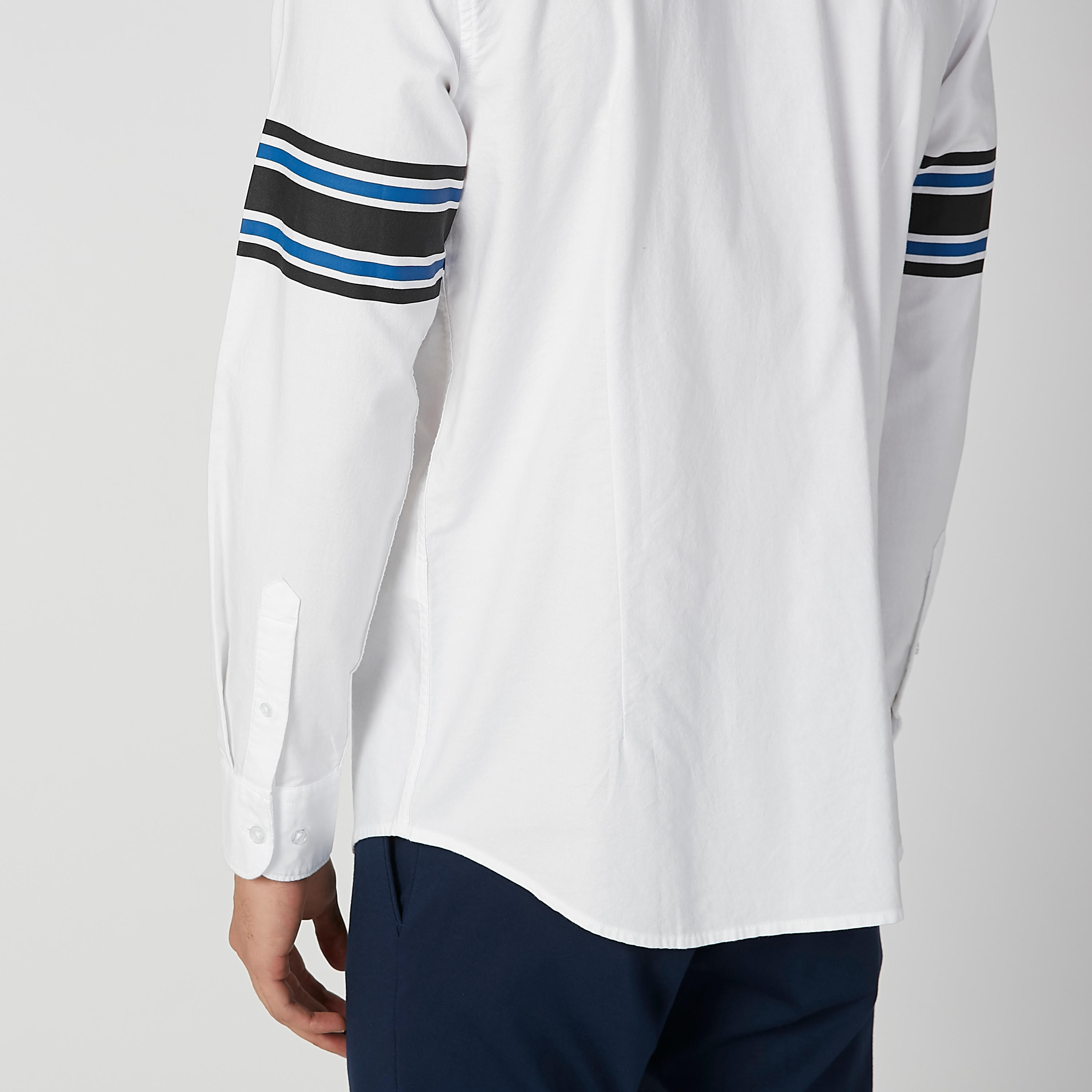 قميص مقلّم بأكمام طويلة وياقة بأزرار-men-clothing-shirts-image-5