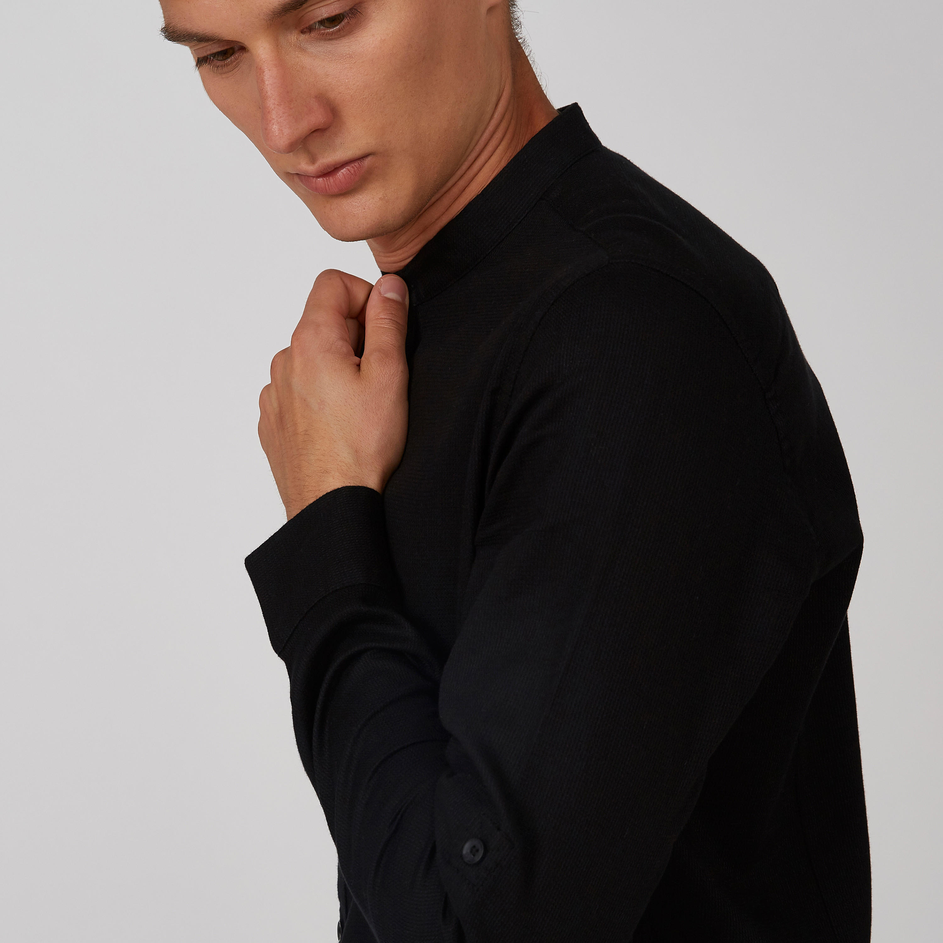 قميص سادة بياقة ماندارين وأكمام طويلة-men-clothing-shirts-image-4