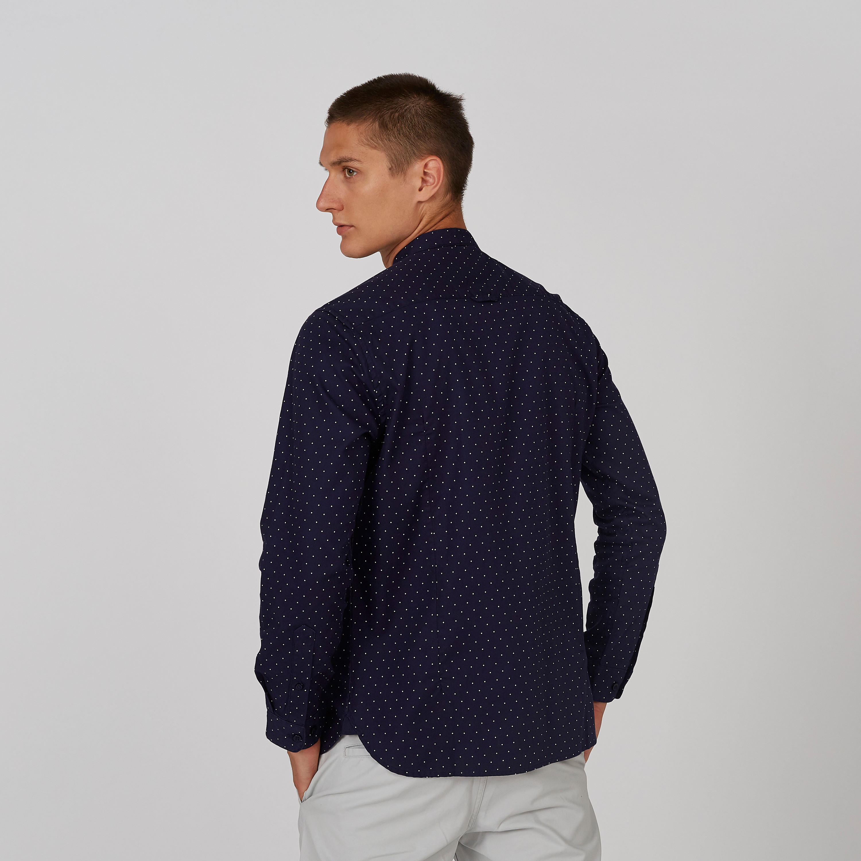 قميص مستدام بقصّة سليم وياقة ماندارين وطبعات منقّطة-men-clothing-shirts-image-3
