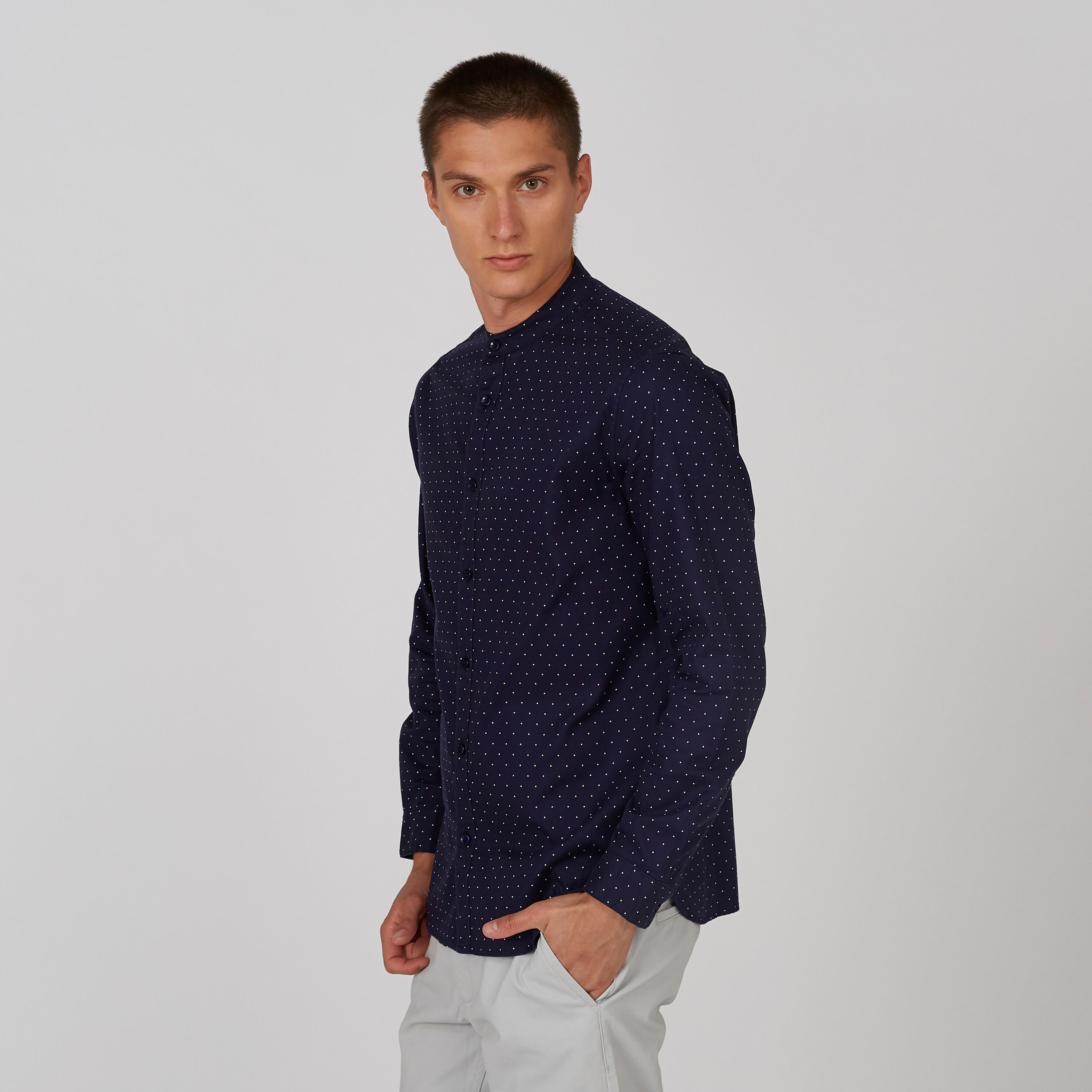 قميص مستدام بقصّة سليم وياقة ماندارين وطبعات منقّطة-men-clothing-shirts-image-2