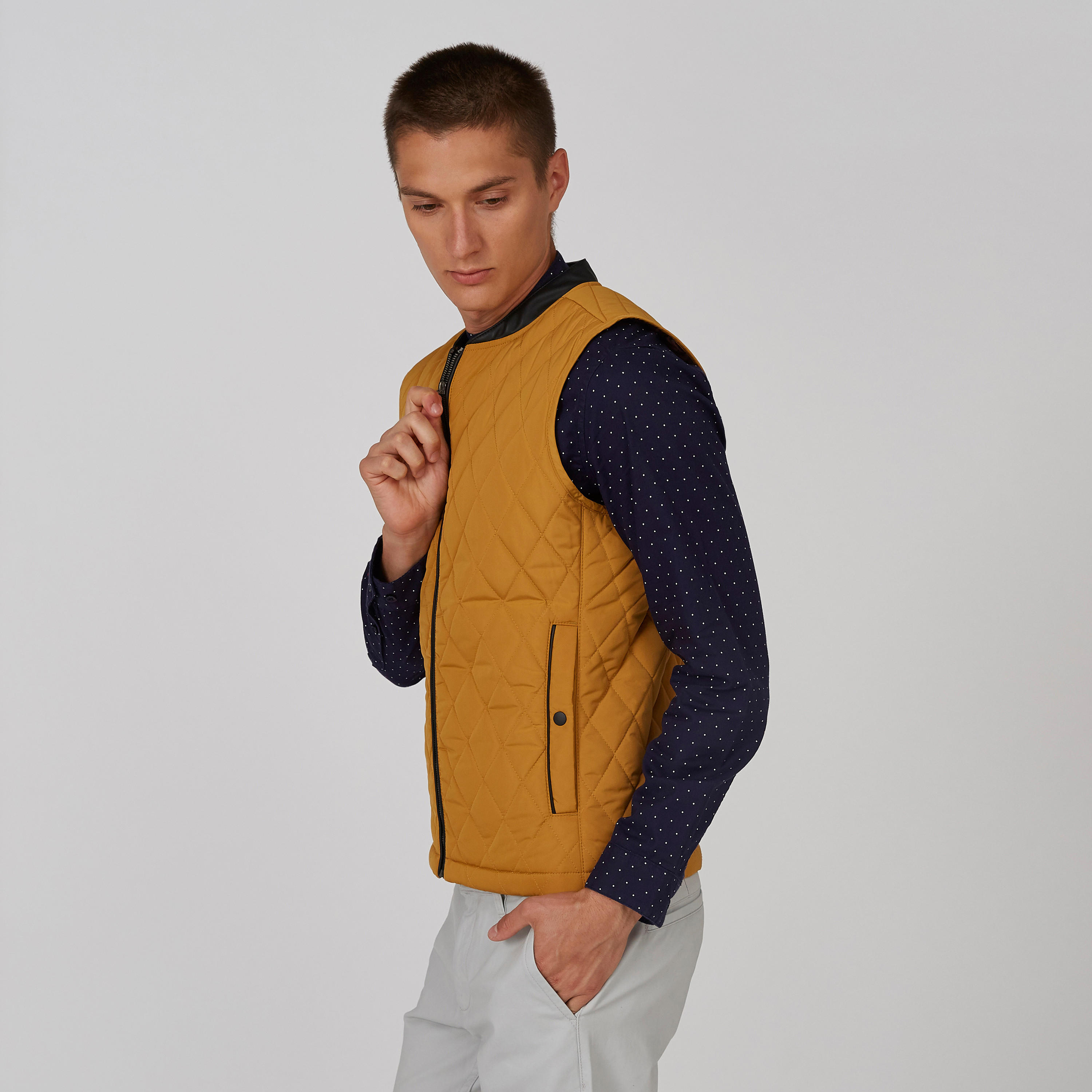 جاكيت جيليه بارز الملمس بجيوب كنغر وسحّاب إغلاق-men-clothing-jacketsandblazers-jackets-image-2