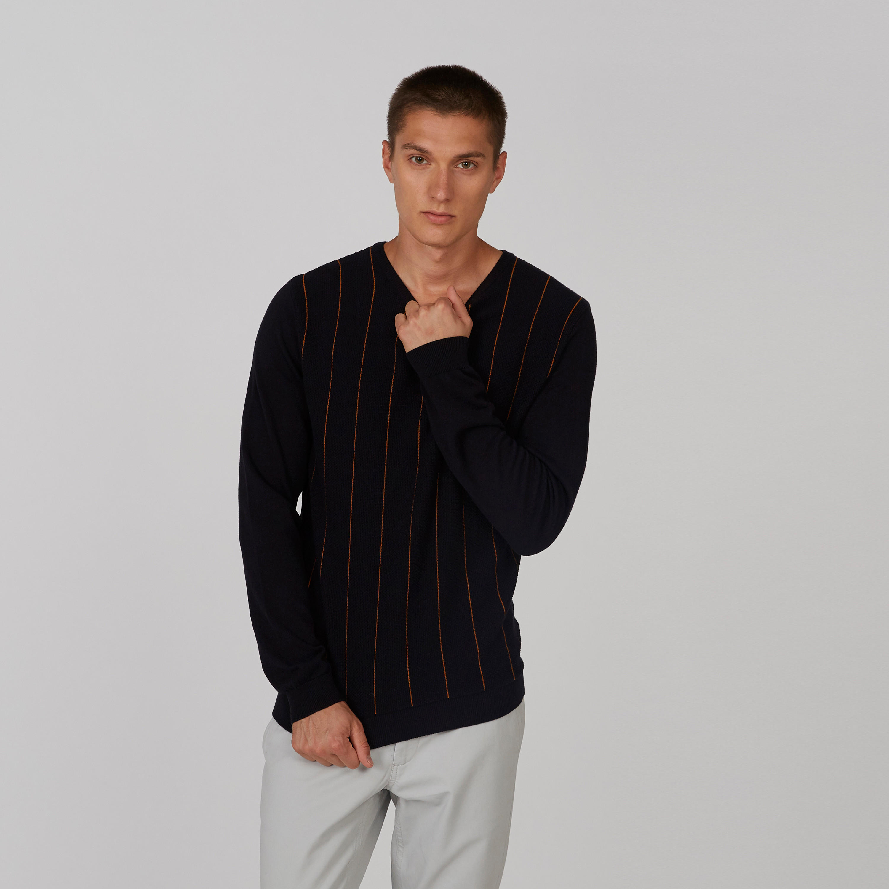 سويتر مستدام مقلّم بقصّة سليم وياقة ضيقة وأكمام طويلة -men-clothing-sweatersandpullovers-image-1
