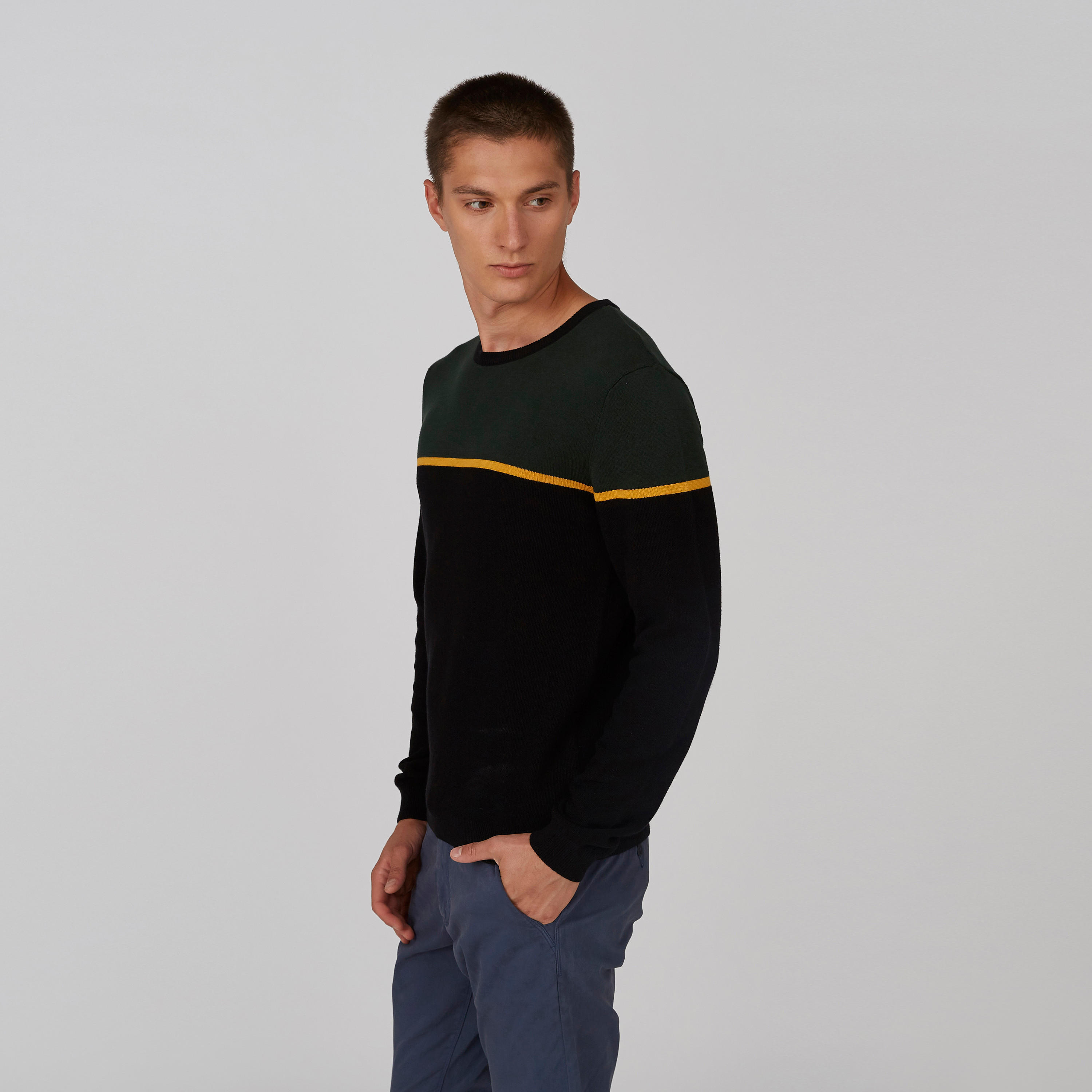 كنزة سليم بارزة الملمس بياقة ضيّقة وأكمام طويلة-men-clothing-sweatersandpullovers-image-3