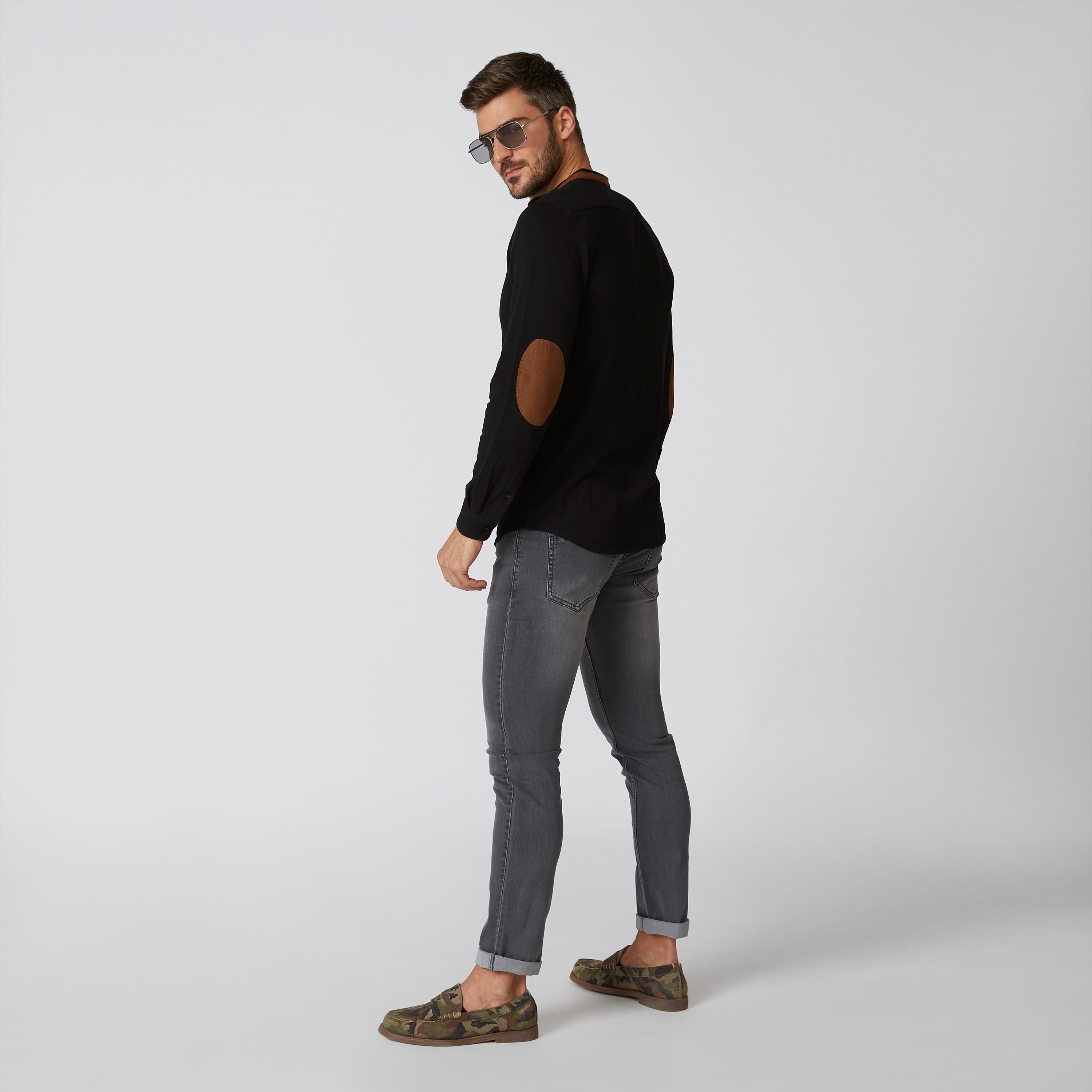 قميص سادة بياقة ماندارين وأكمام طويلة برقعة على المرفق-men-clothing-shirts-image-1