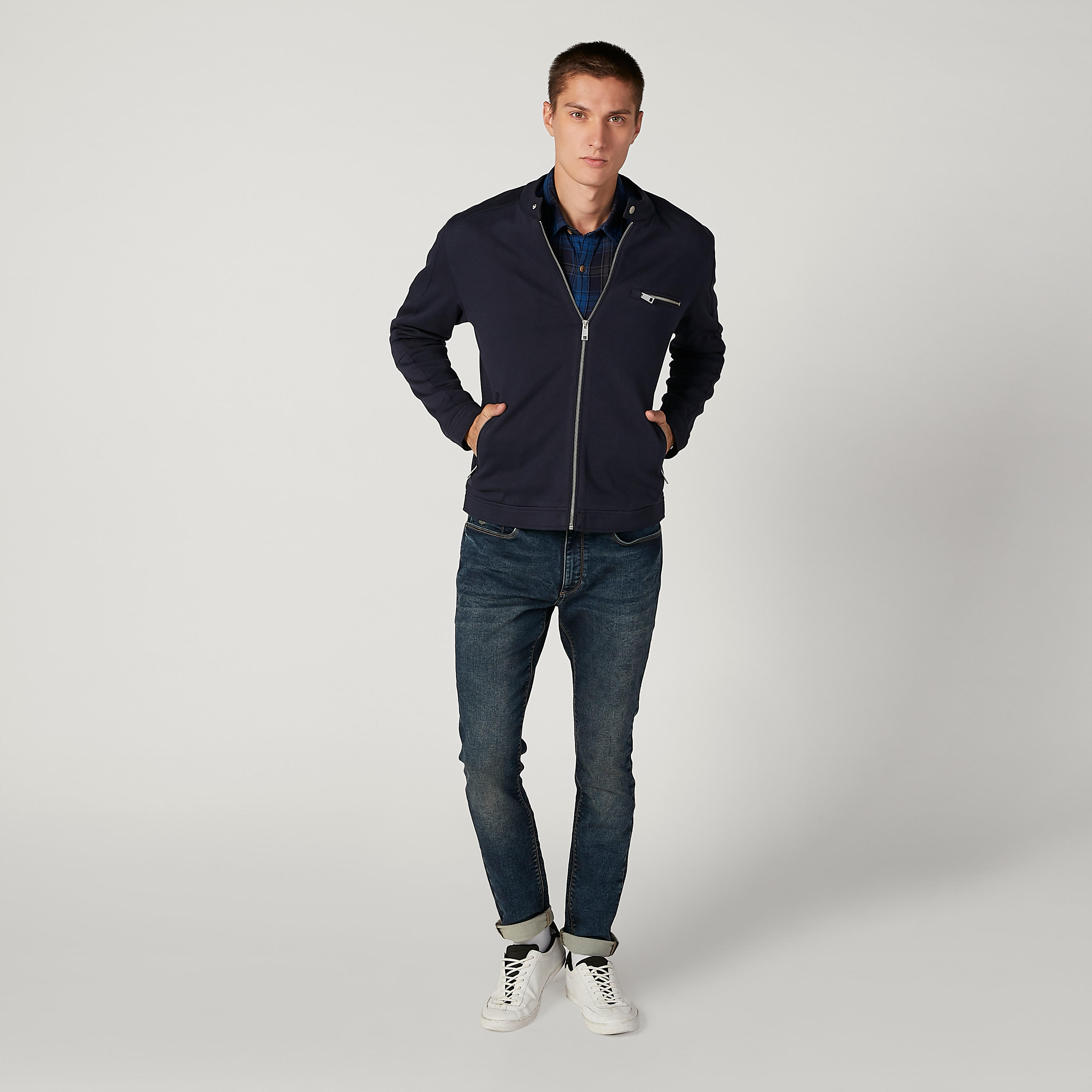 جاكيت بومبر بارز الملمس بأكمام طويلة وتفاصيل جيوب-men-clothing-jacketsandblazers-jackets-image-2