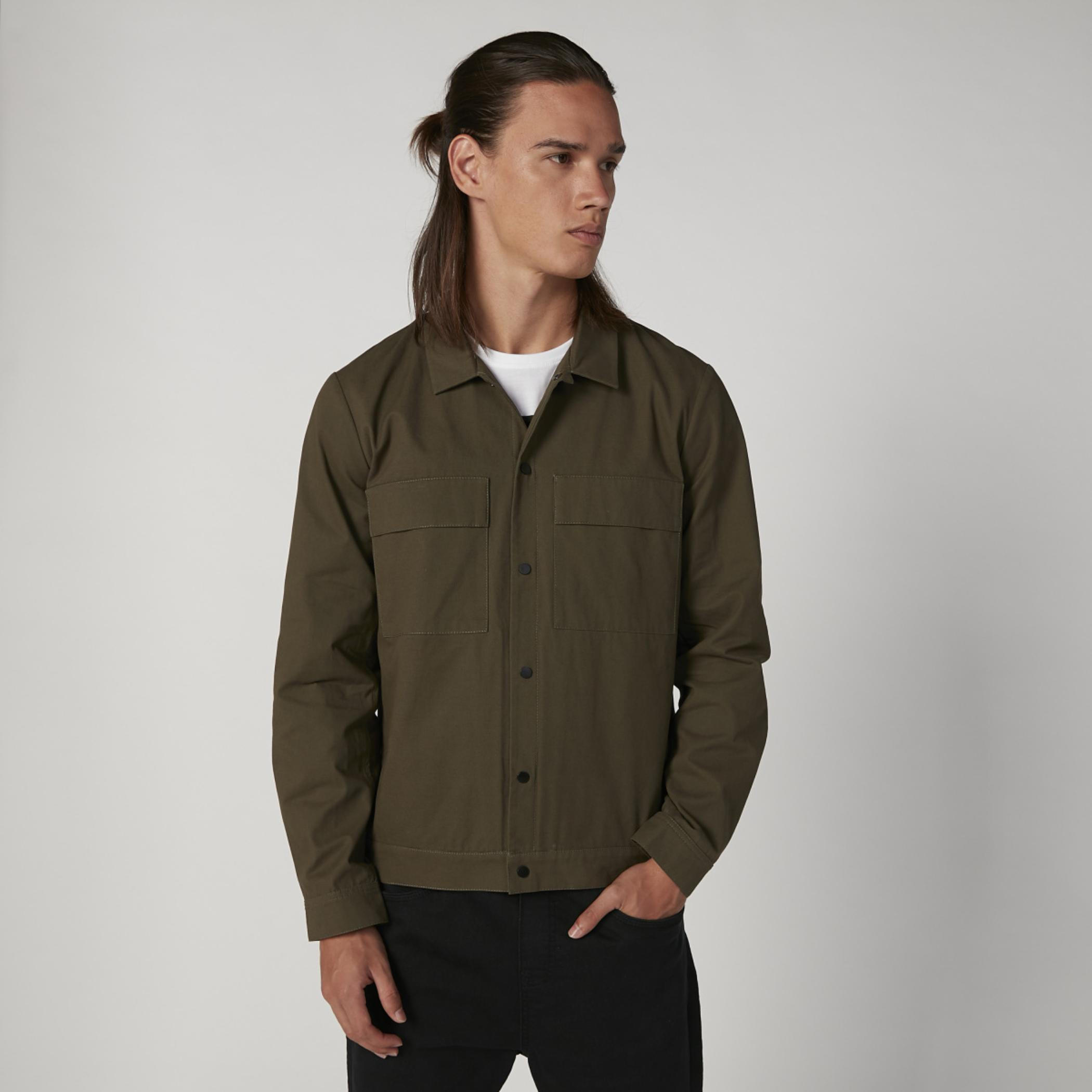 جاكيت دينم مستدام سادة بأكمام طويلة وجيوب بطيّة -men-clothing-jacketsandblazers-jackets-image-4