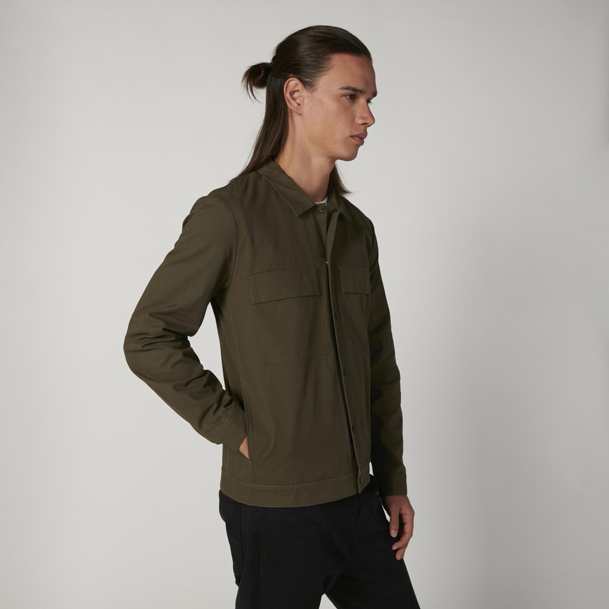 جاكيت دينم مستدام سادة بأكمام طويلة وجيوب بطيّة -men-clothing-jacketsandblazers-jackets-image-1