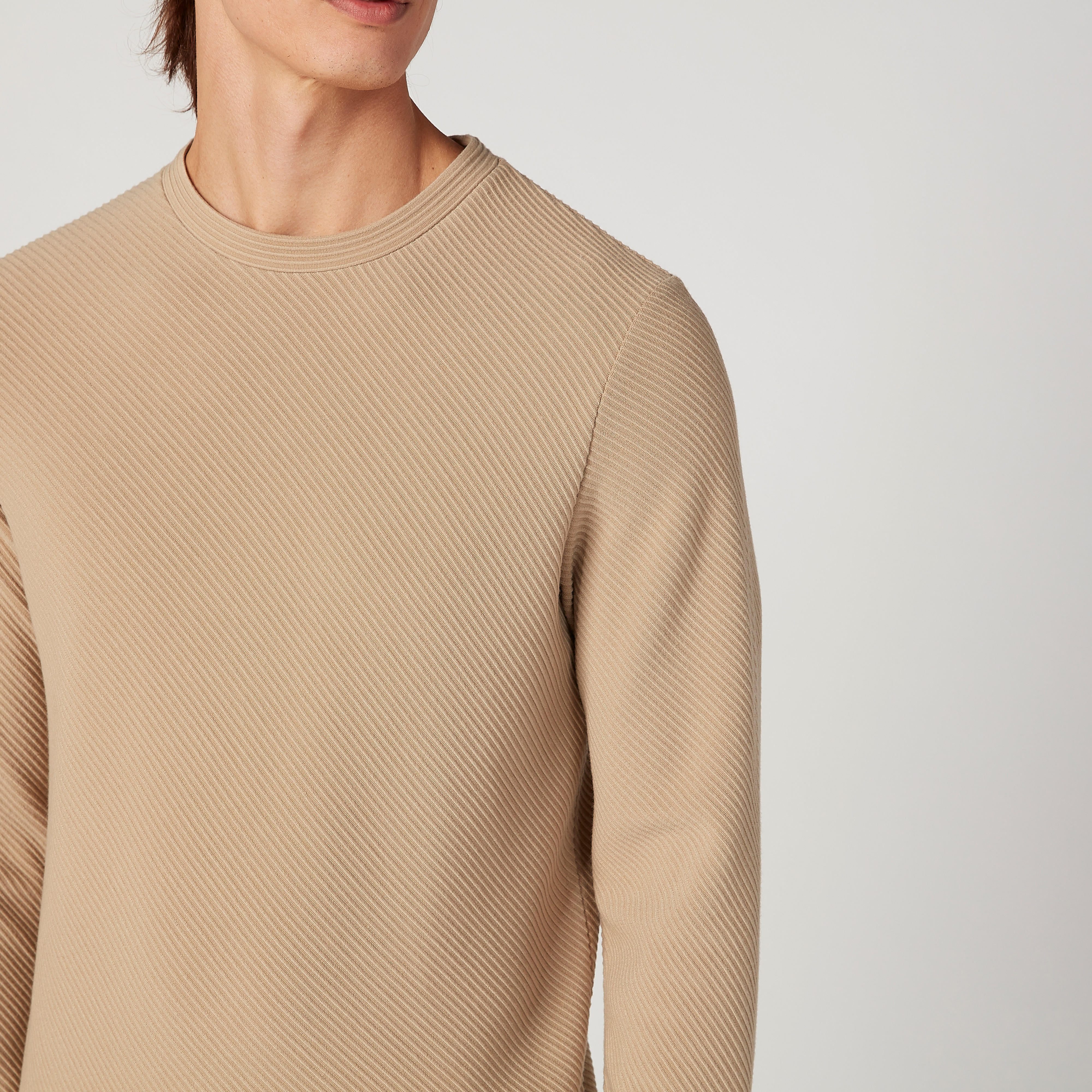 سويت شيرت مستدام بارز الملمس بقصة سليم ورقبة ضيقة وأكمام طويلة -men-winterwear-hoodiesandsweatshirts-image-3