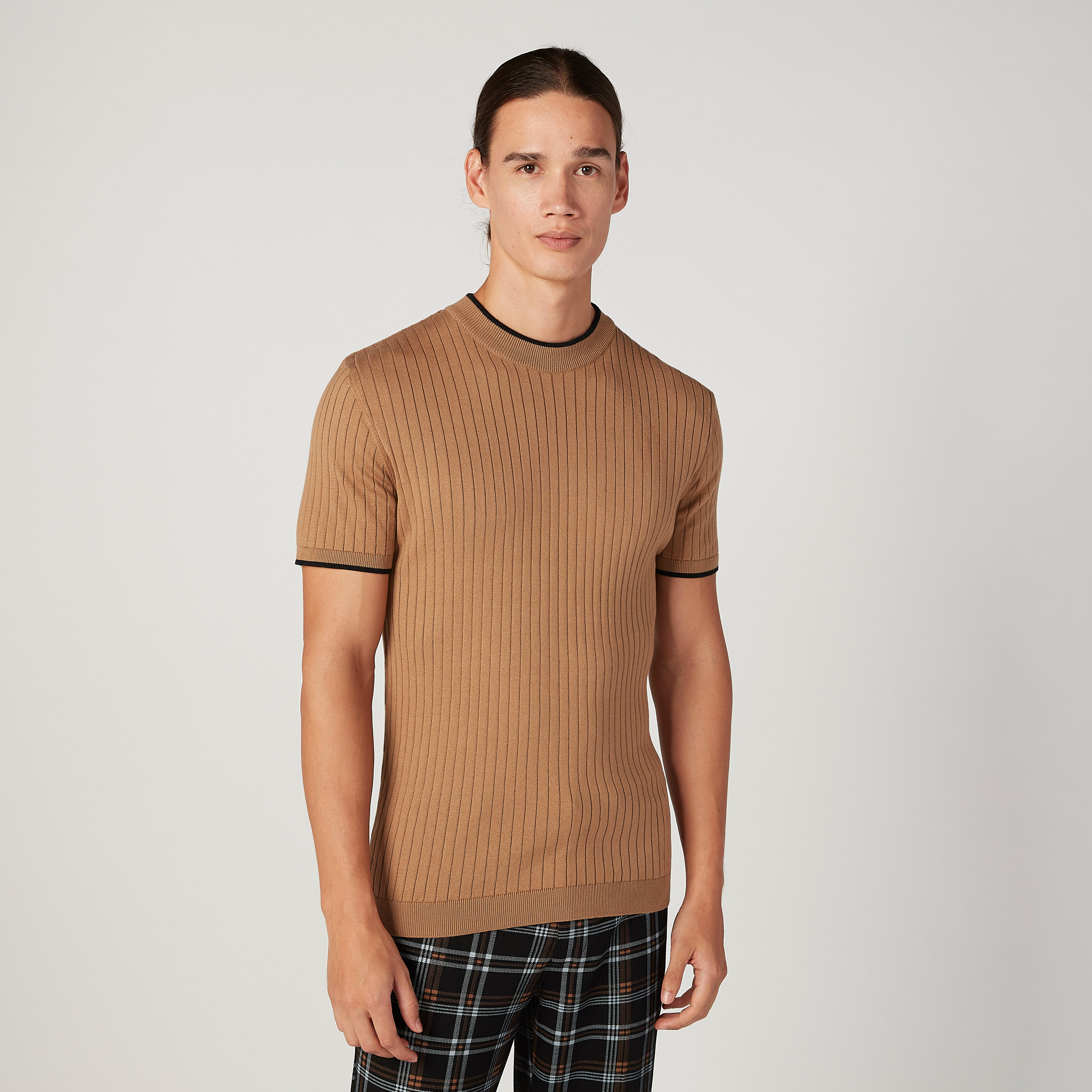 تيشيرت بارز الملمس بياقة ضيّقة وأكمام قصيرة-men-clothing-sweatersandpullovers-image-1