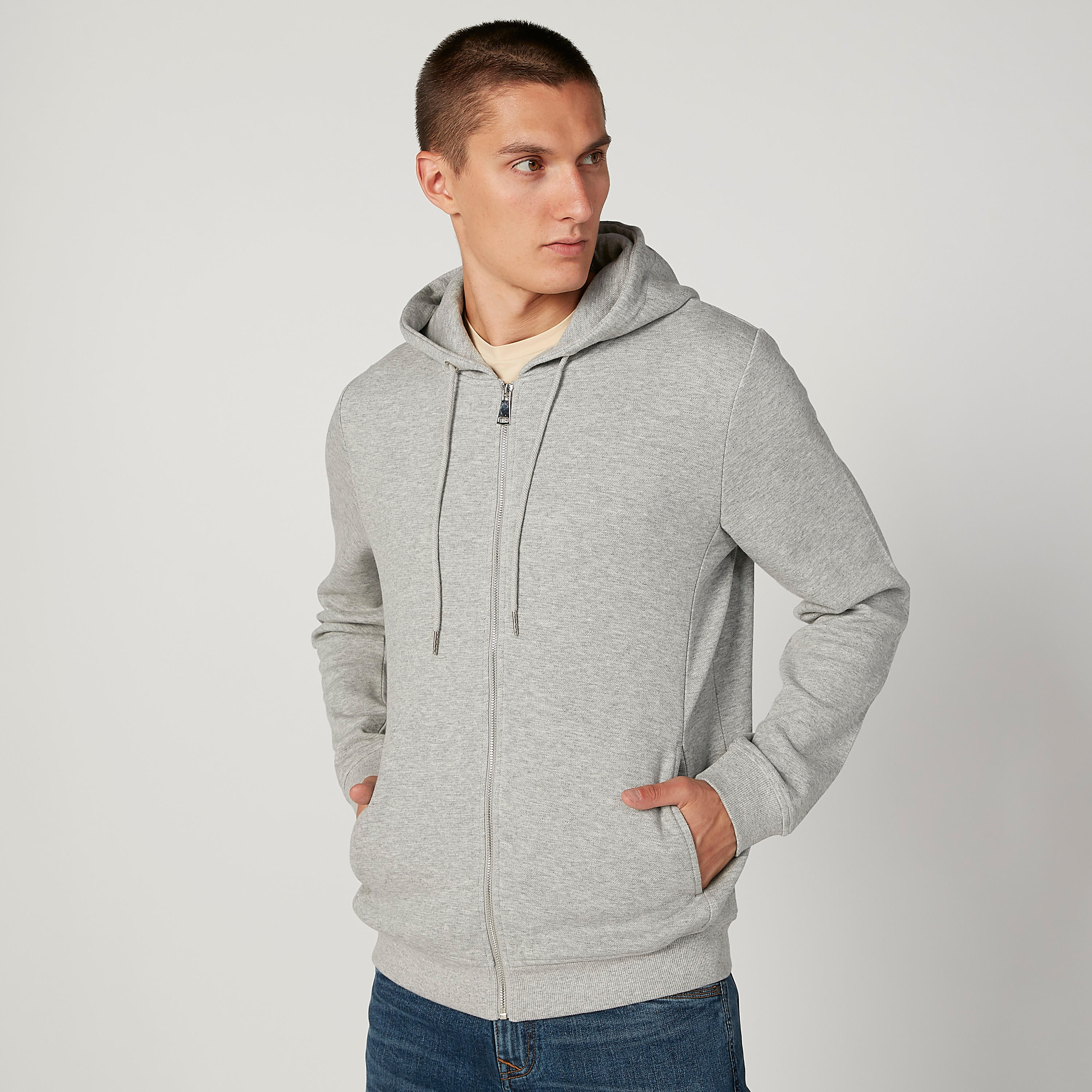 هودي سليم سادة بأكمام طويلة وجيوب-men-winterwear-hoodiesandsweatshirts-image-1