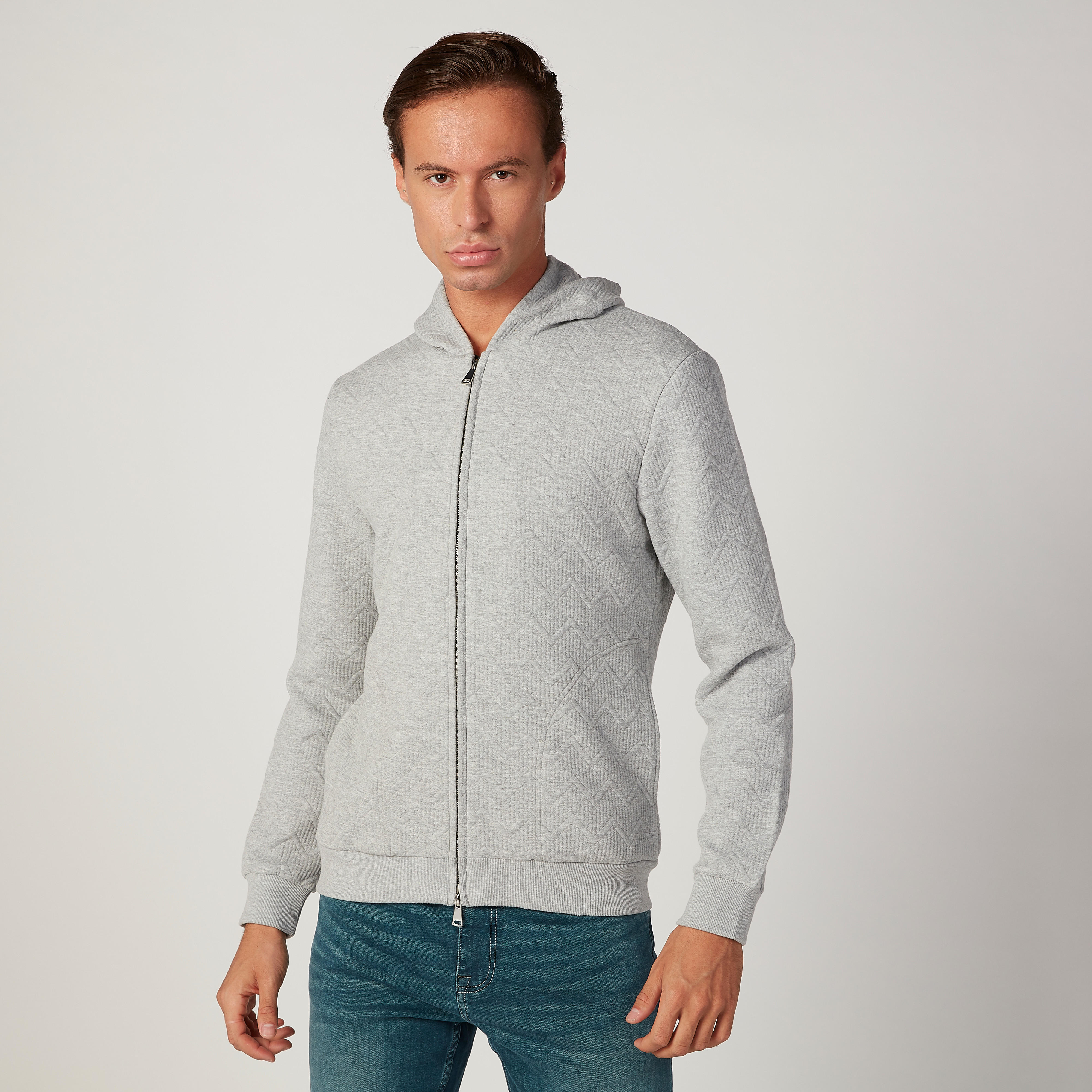 سويت شيرت سليم بارز الملمس بقبّعة وسحّاب إغلاق-men-winterwear-hoodiesandsweatshirts-image-1