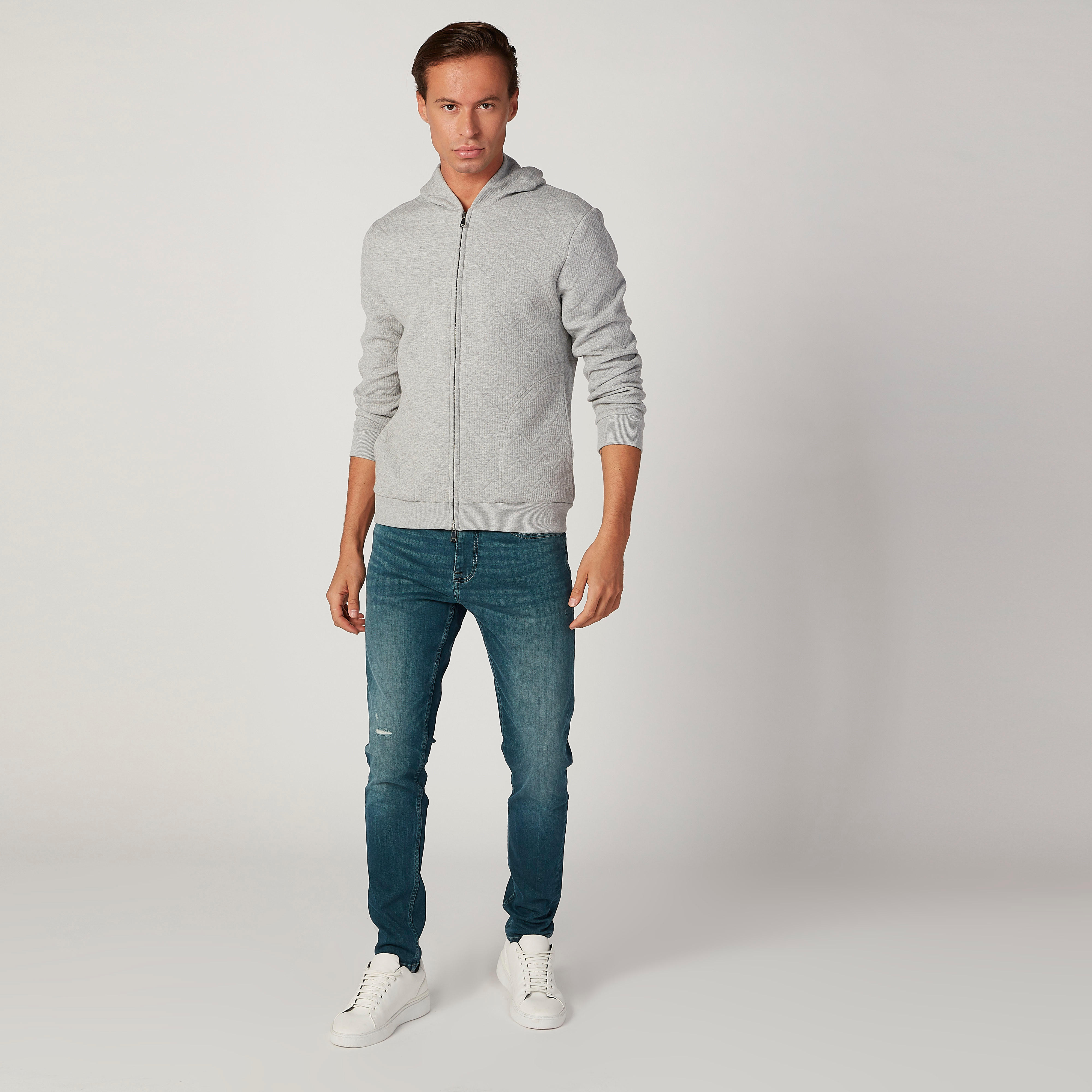 سويت شيرت سليم بارز الملمس بقبّعة وسحّاب إغلاق-men-winterwear-hoodiesandsweatshirts-image-2