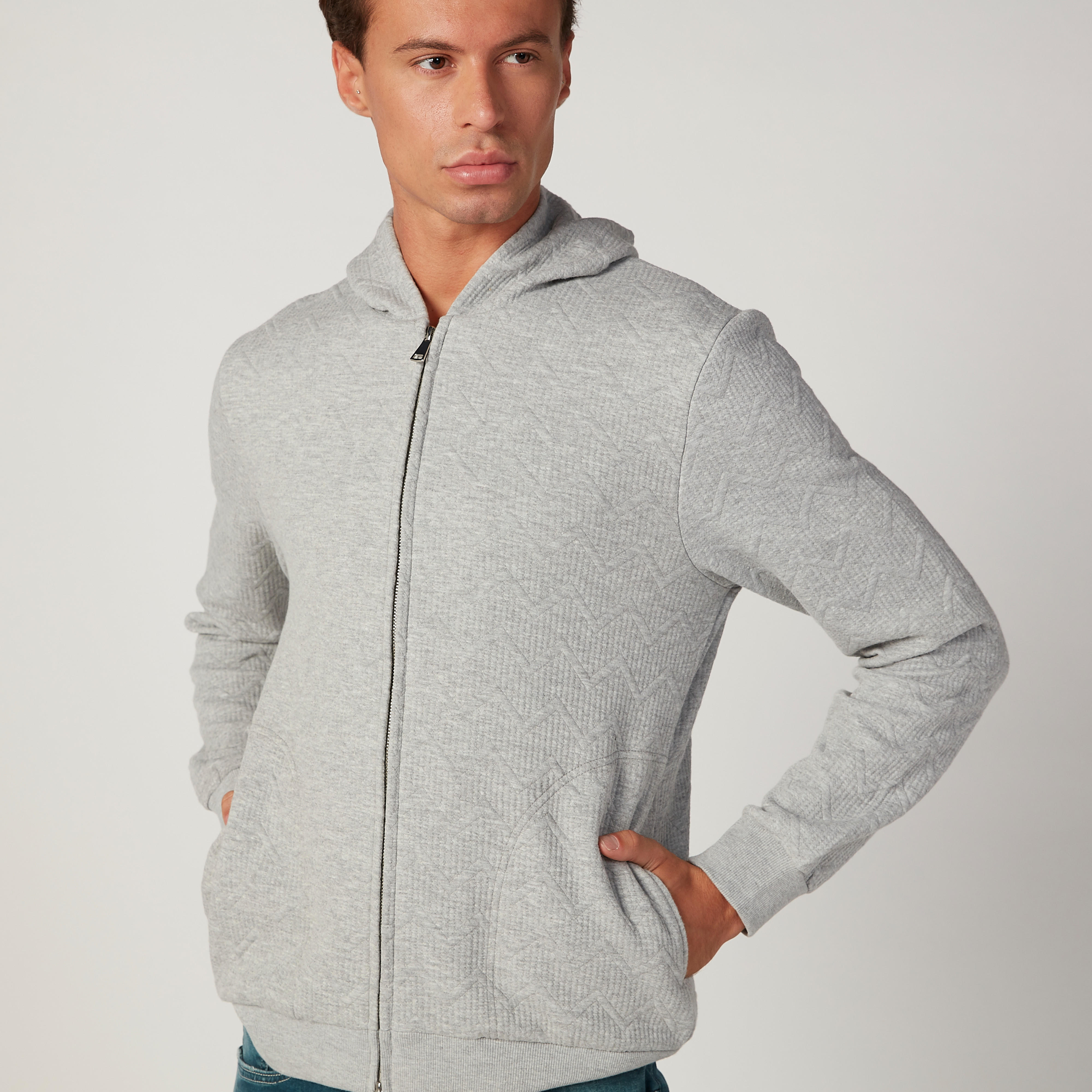سويت شيرت سليم بارز الملمس بقبّعة وسحّاب إغلاق-men-winterwear-hoodiesandsweatshirts-image-3