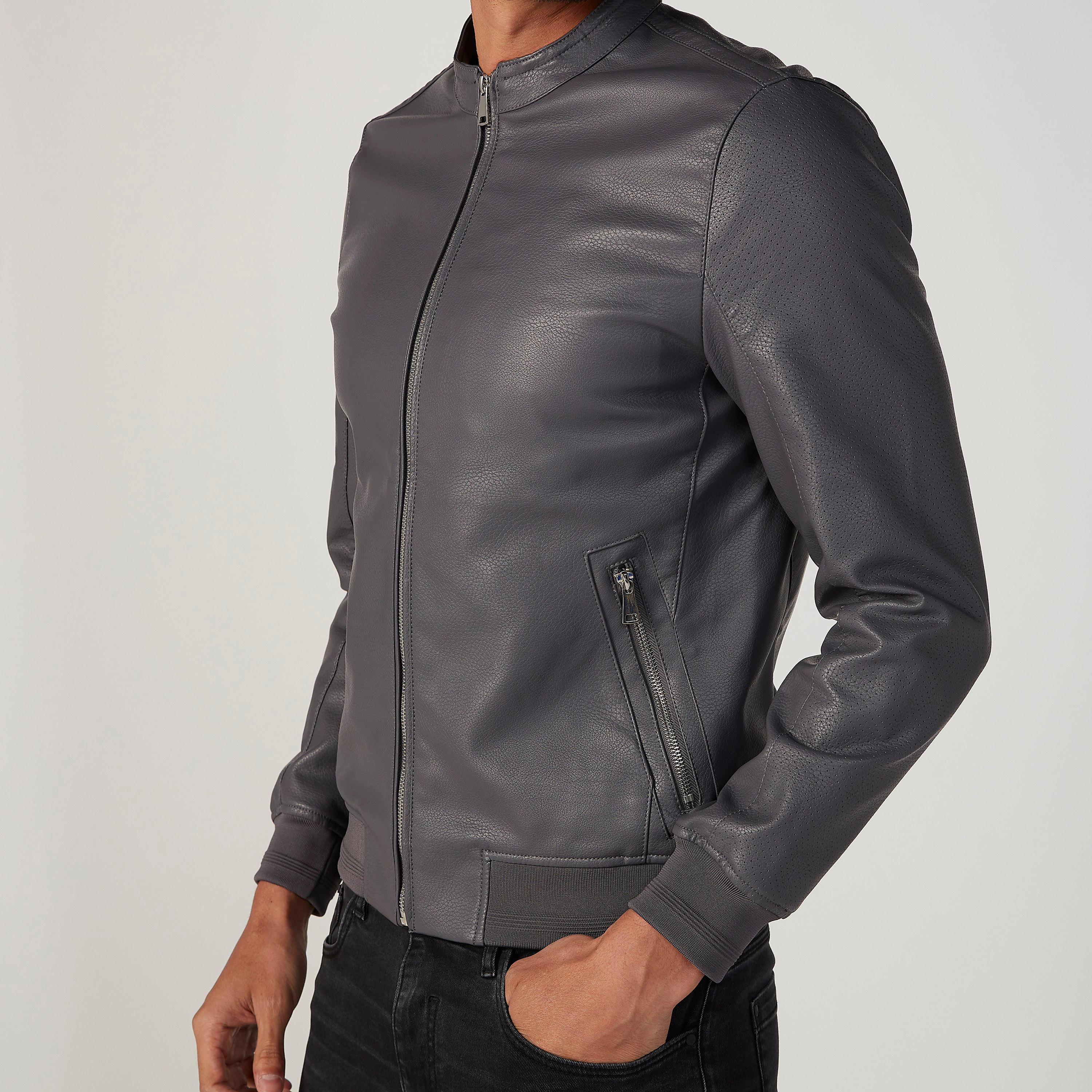 جاكيت مستدام سادة بجيوب بسحّاب -men-clothing-jacketsandblazers-jackets-image-2