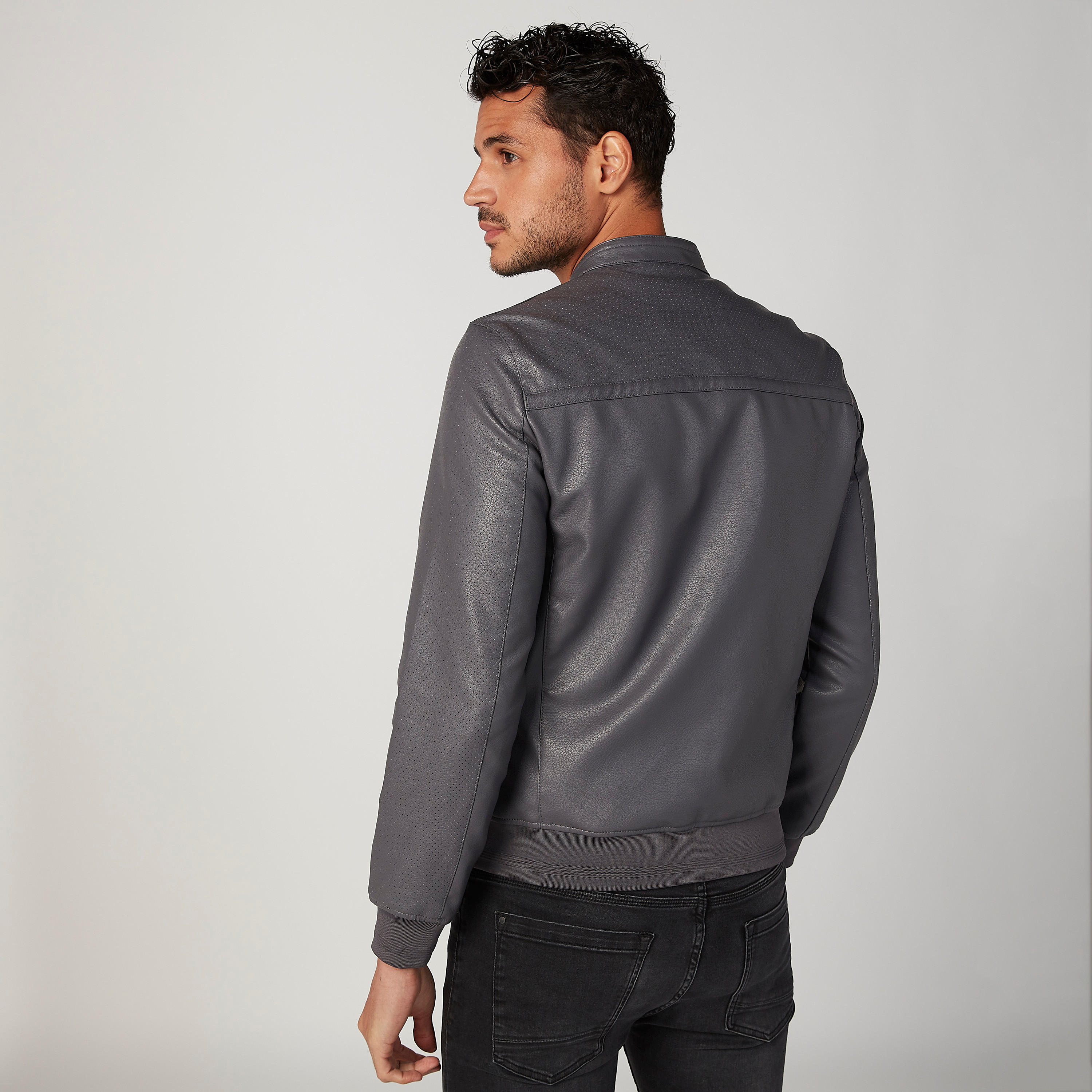 جاكيت مستدام سادة بجيوب بسحّاب -men-clothing-jacketsandblazers-jackets-image-1