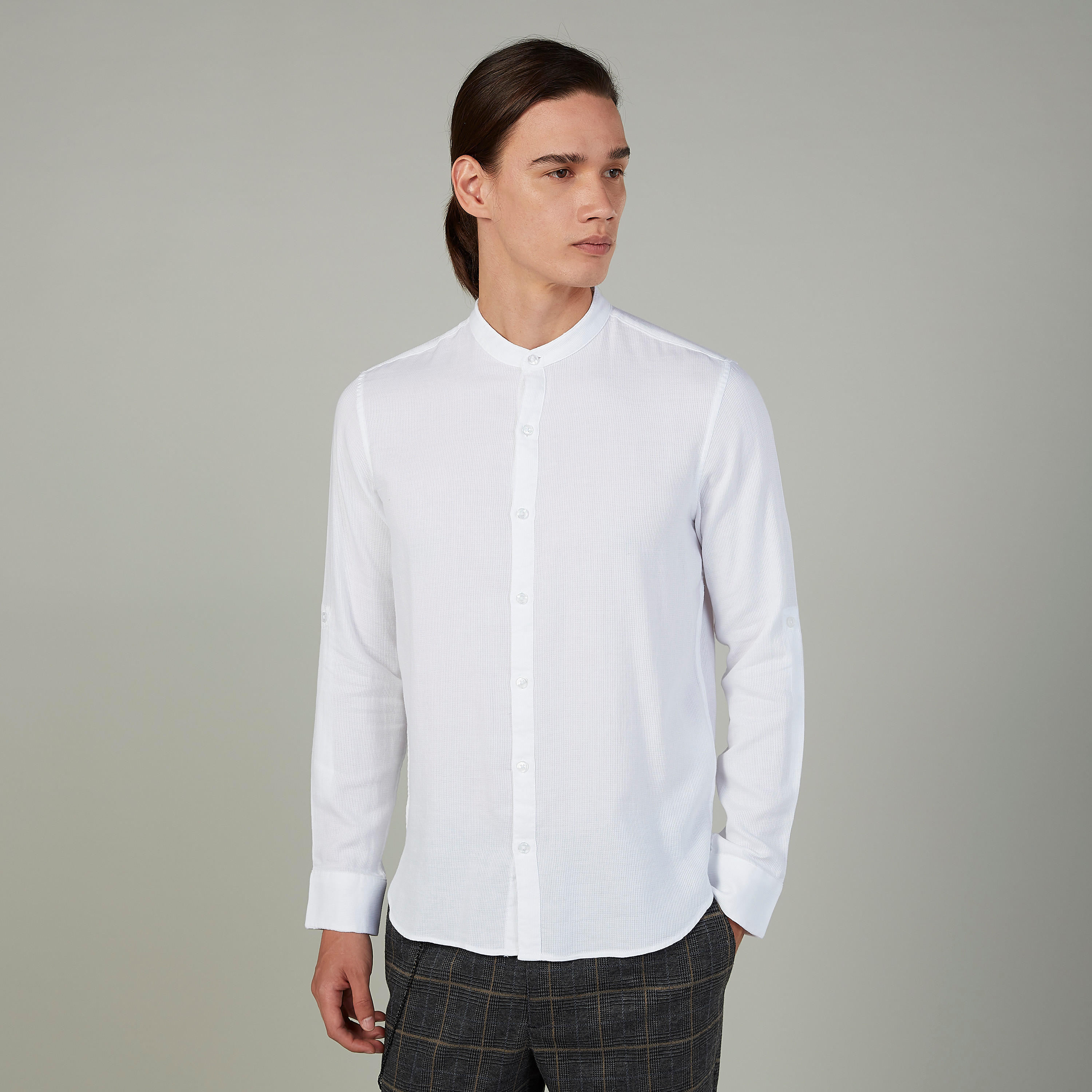 قميص سادة بياقة ماندارين وأكمام طويلة-men-clothing-shirts-image-1