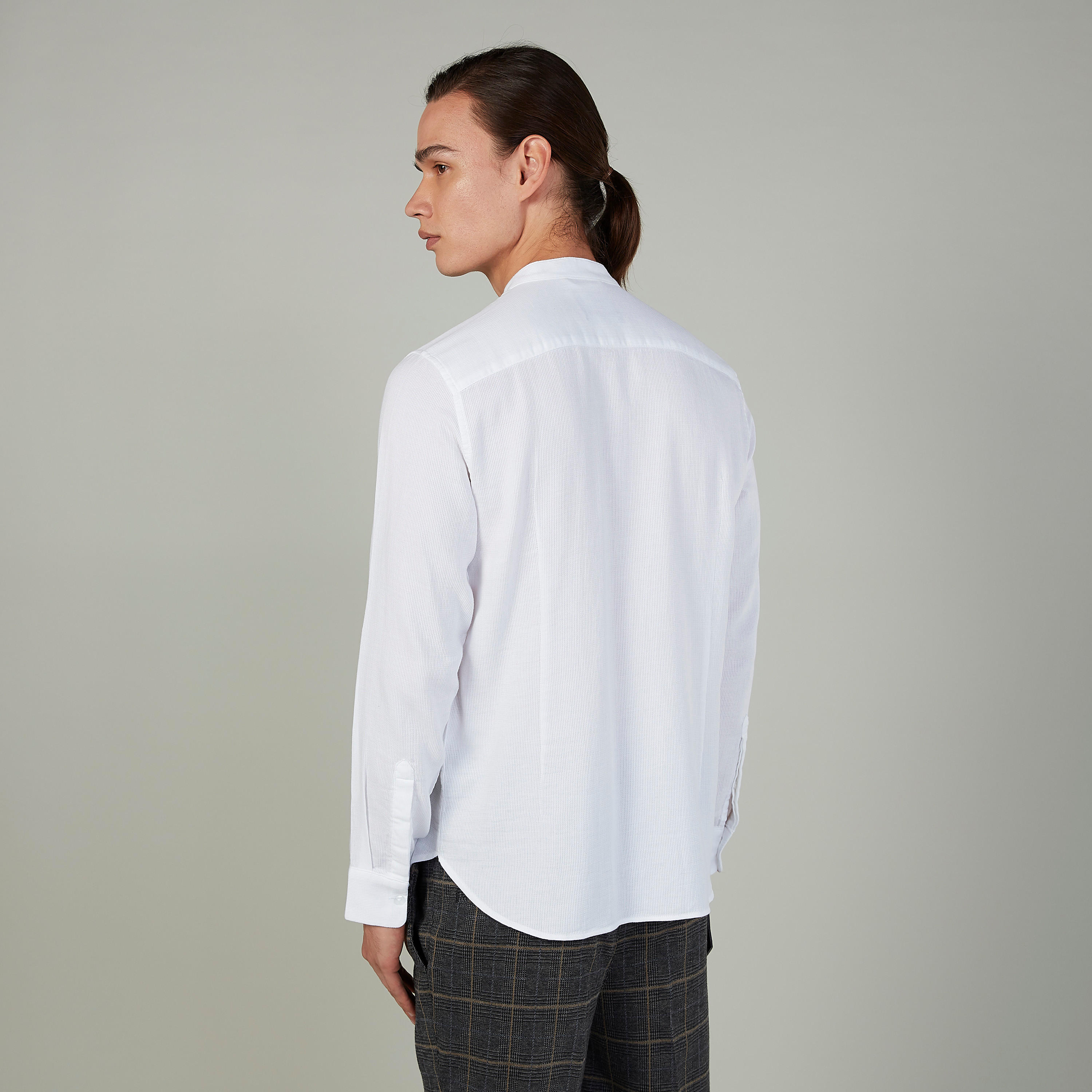قميص سادة بياقة ماندارين وأكمام طويلة-men-clothing-shirts-image-4