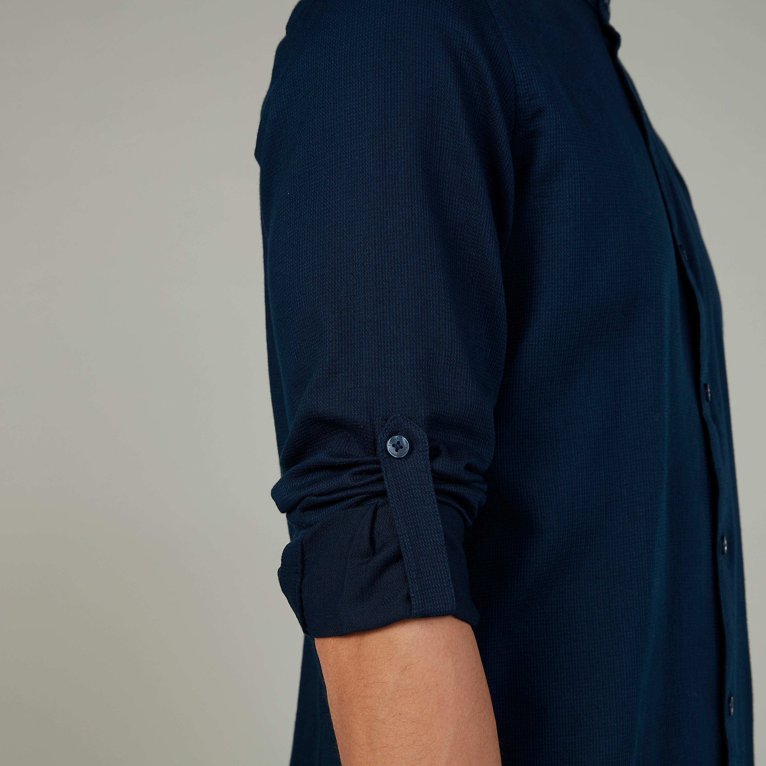 قميص بارز الملمس بياقة ماندارين وأكمام طويلة-men-clothing-shirts-image-3