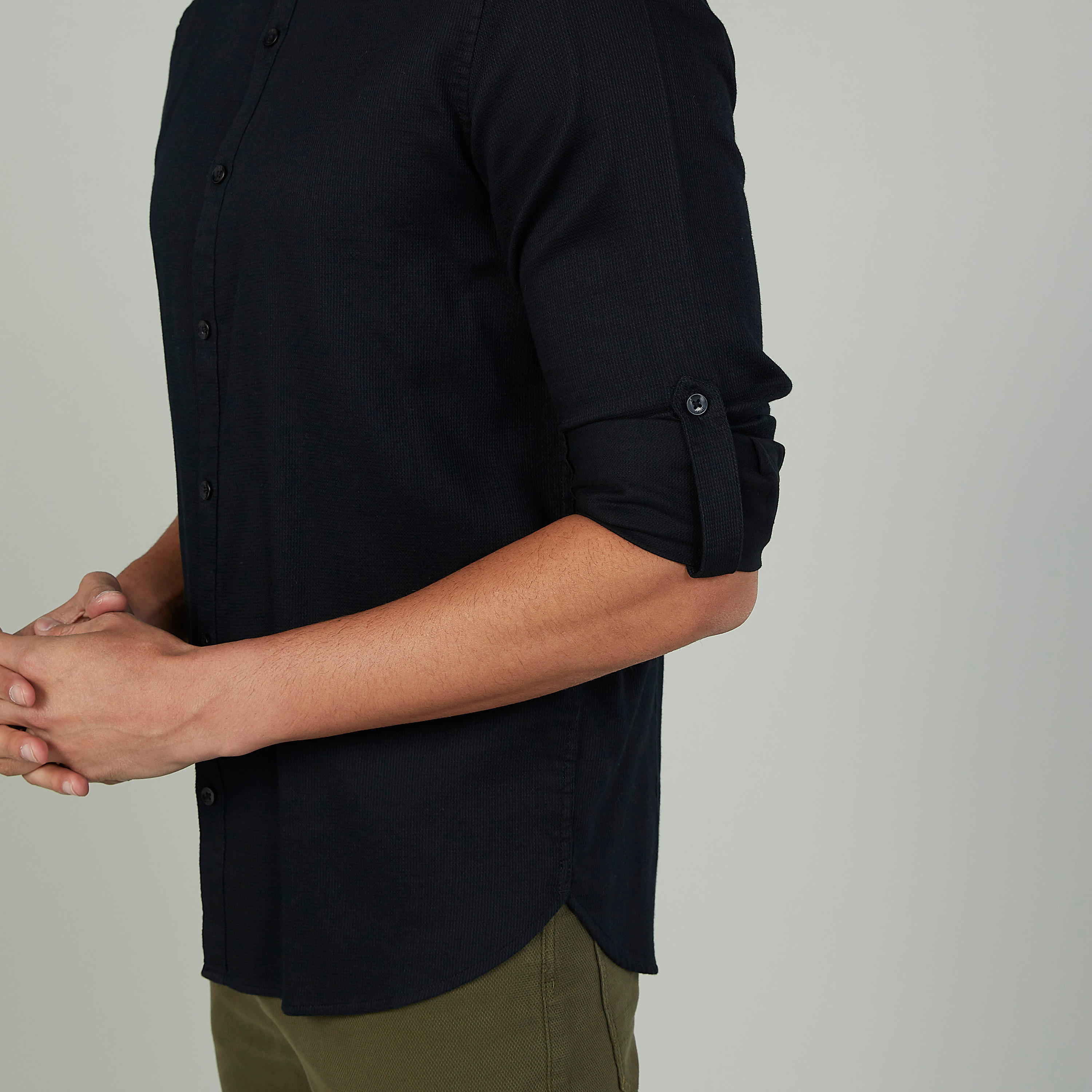 قميص سادة بياقة ماندارين وأكمام طويلة-men-clothing-shirts-image-3