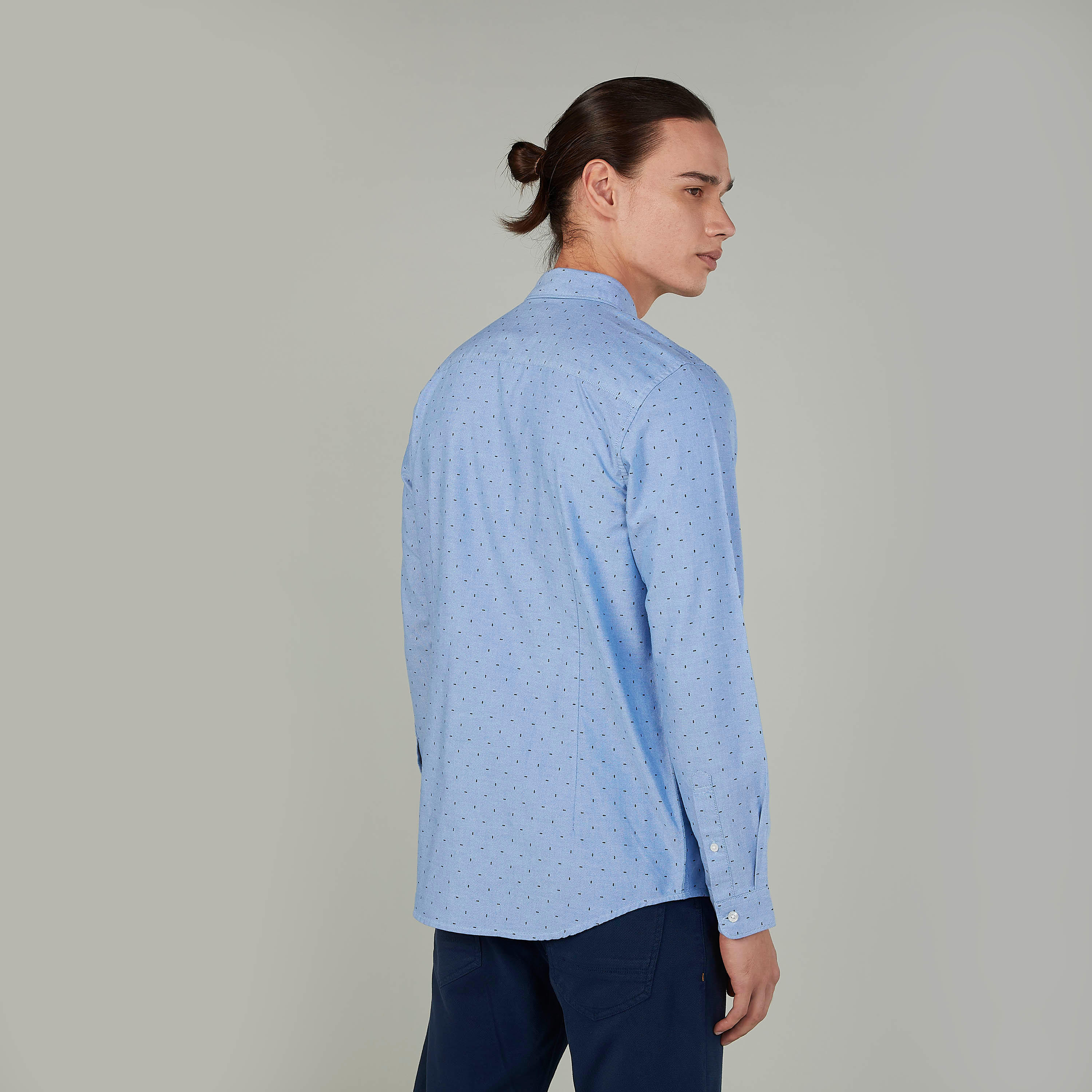 قميص منسوج بياقة بأزرار منخفضة وأكمام طويلة وطبعات-men-clothing-shirts-image-4