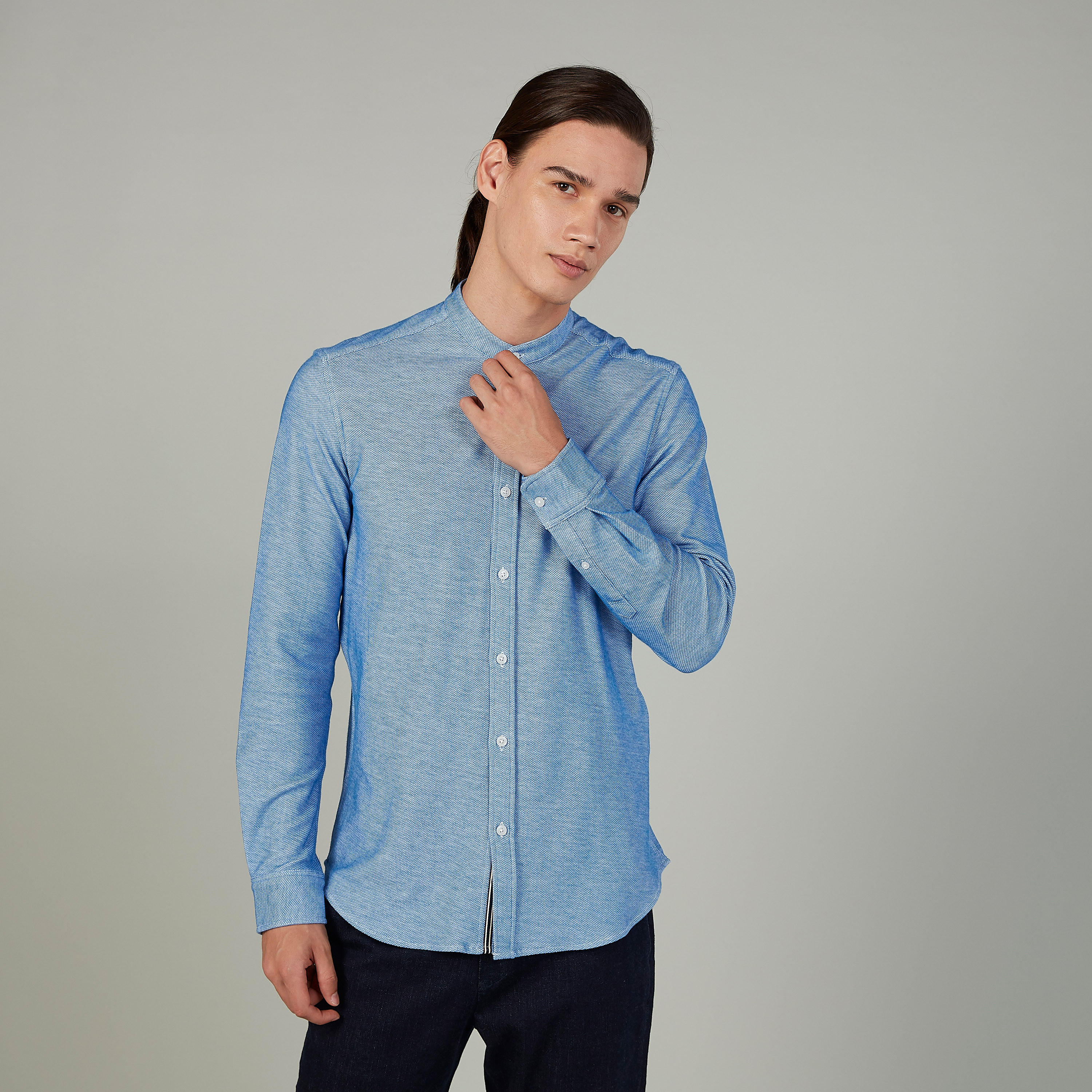 قميص بارز الملمس بياقة ماندارين وأكمام طويلة-men-clothing-shirts-image-1