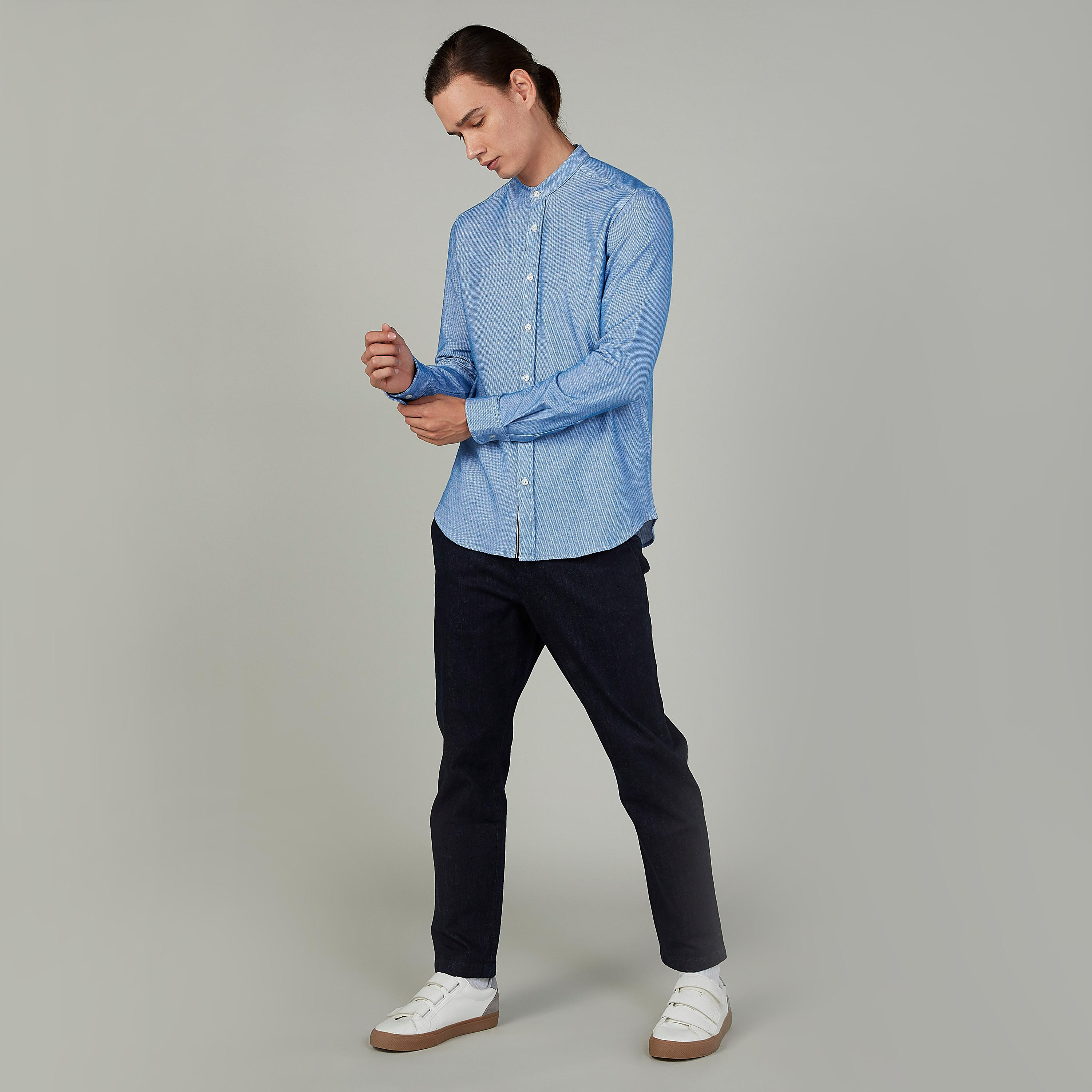 قميص بارز الملمس بياقة ماندارين وأكمام طويلة-men-clothing-shirts-image-2