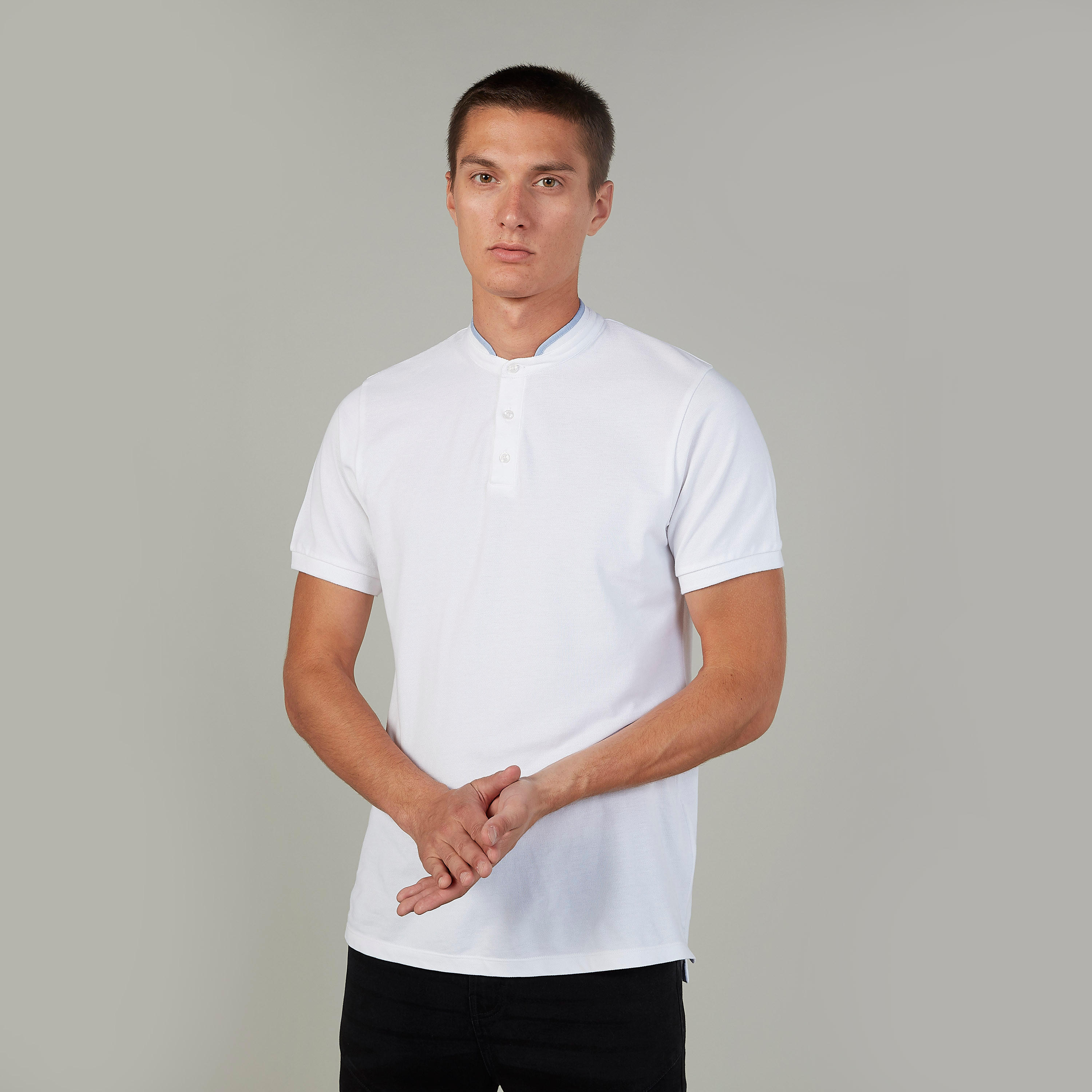 تيشيرت بارز الملمس بياقة هينلي وأكمام قصيرة-men-clothing-tshirtsandpolos-tshirts-image-1