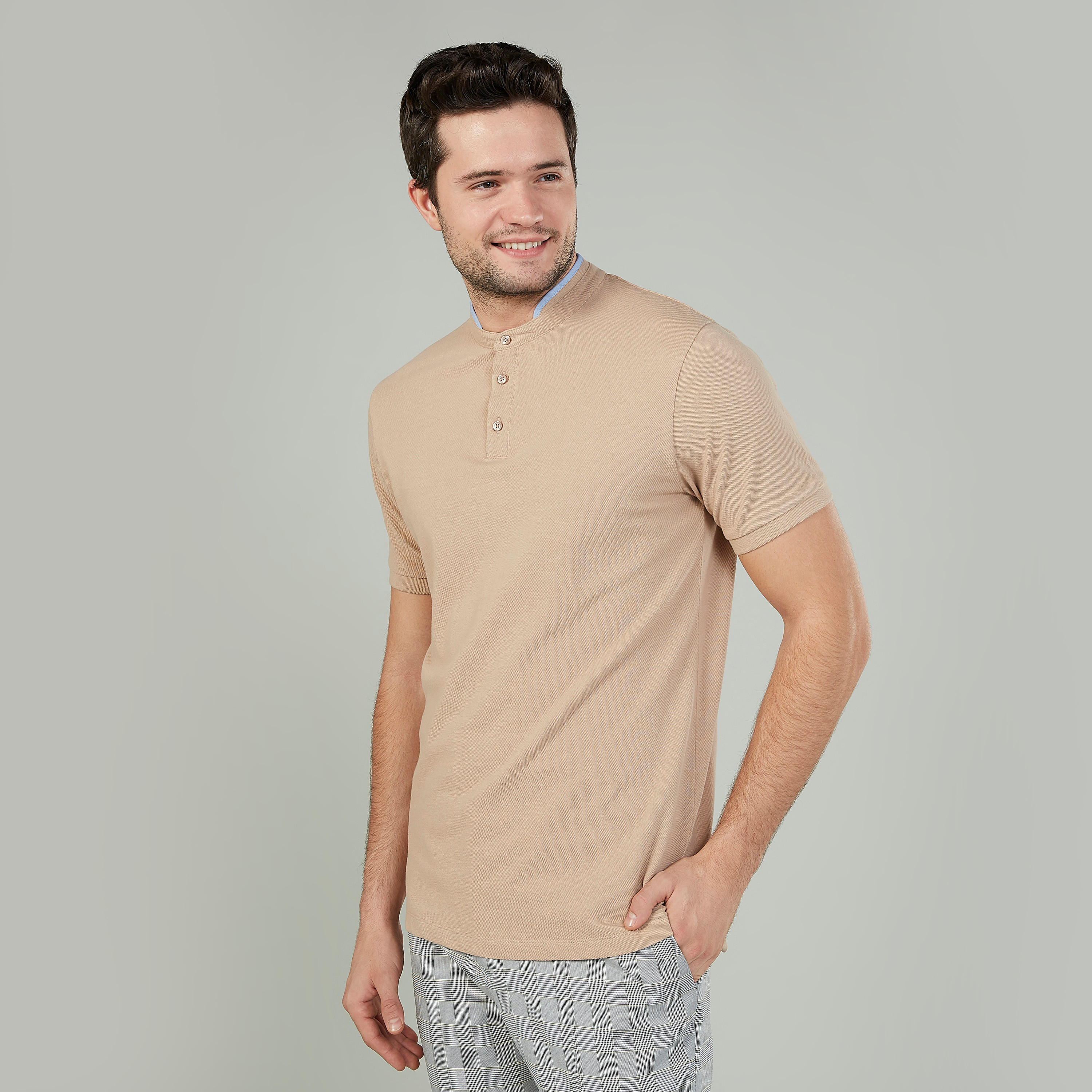 تيشيرت بارز الملمس بياقة ماندراين وأكمام قصيرة-men-clothing-tshirtsandpolos-polos-image-1