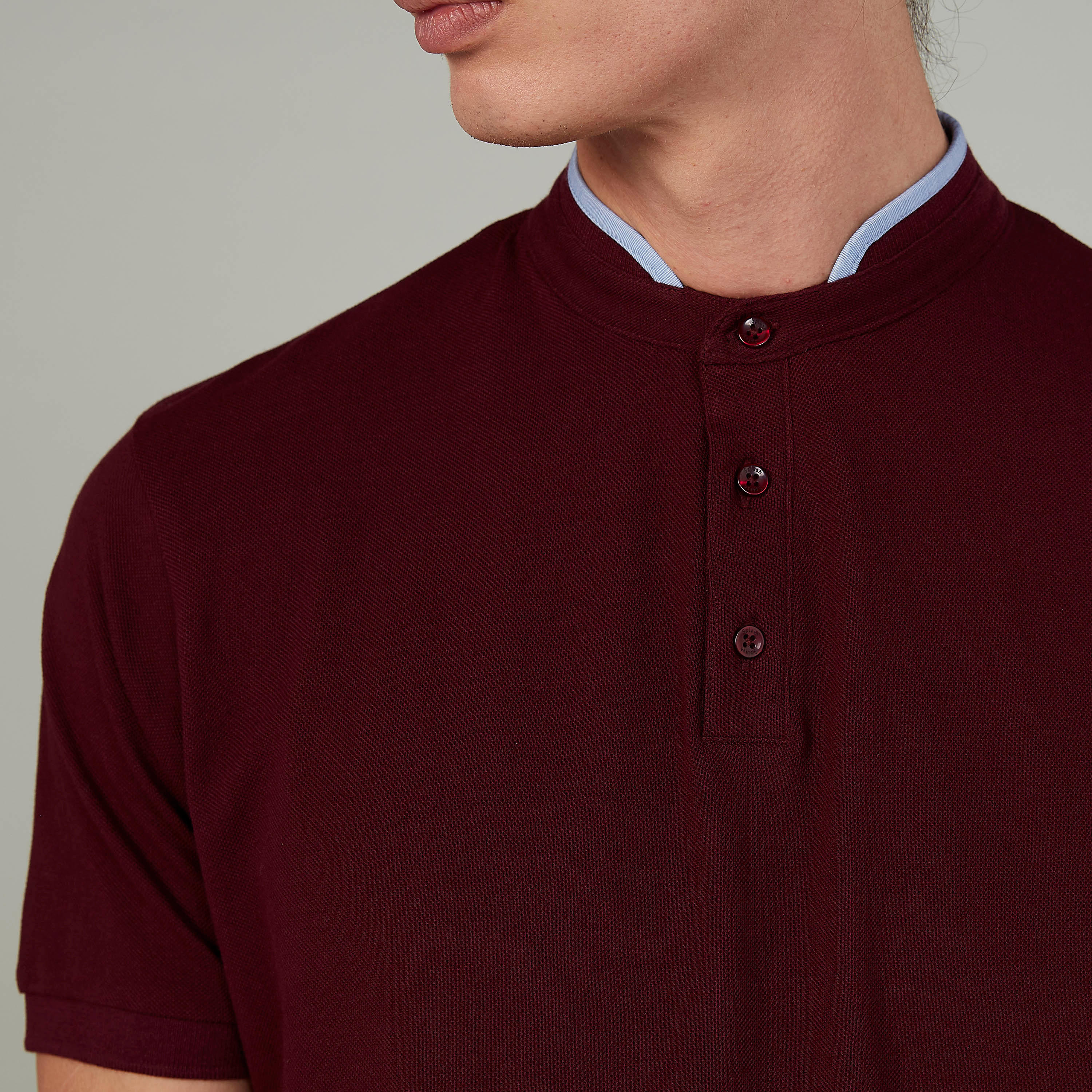 تيشيرت بارز الملمس بياقة ماندراين وأكمام قصيرة-men-clothing-tshirtsandpolos-polos-image-3