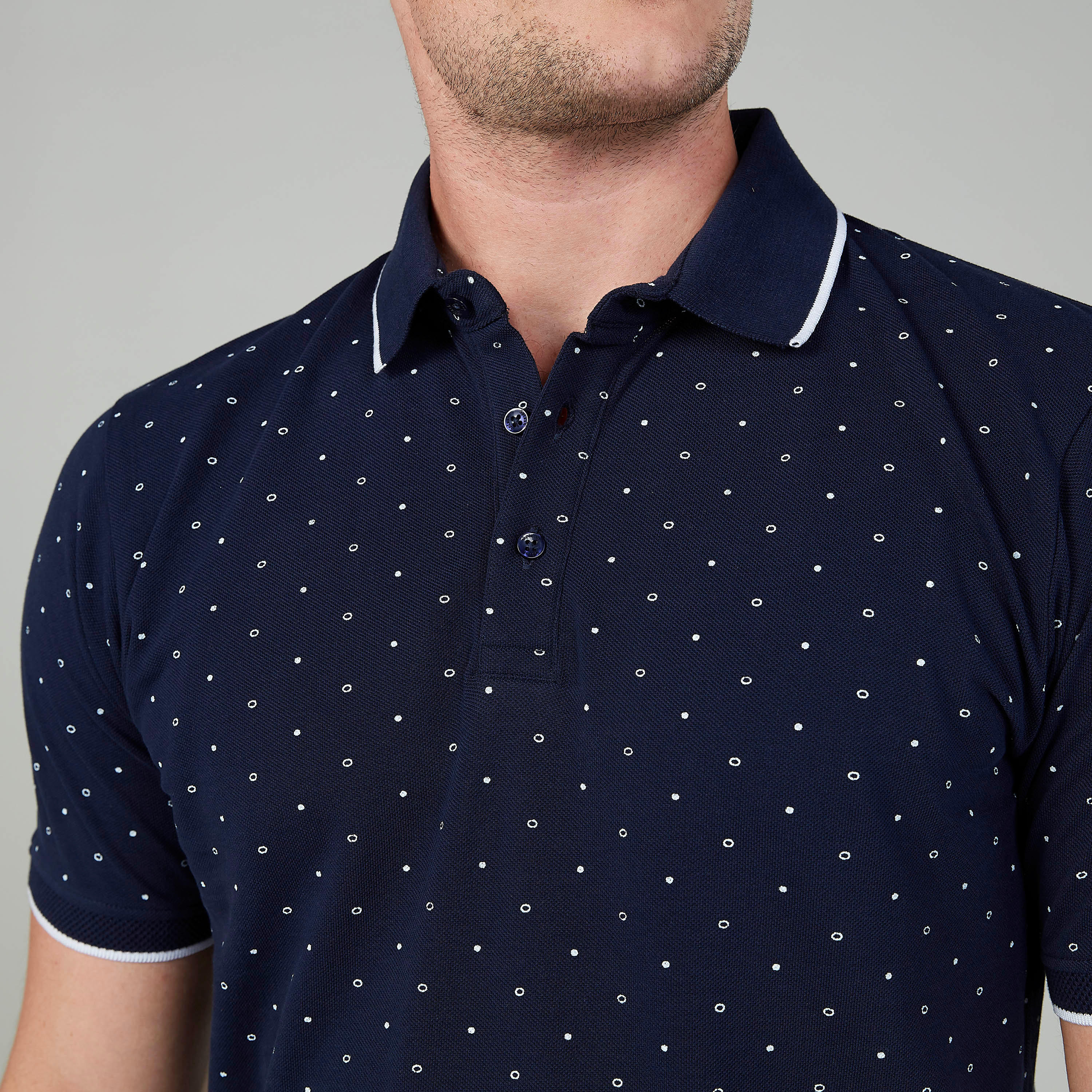 تيشيرت بولو بأكمام قصيرة وطبعات منقّطة-men-clothing-tshirtsandpolos-polos-image-3