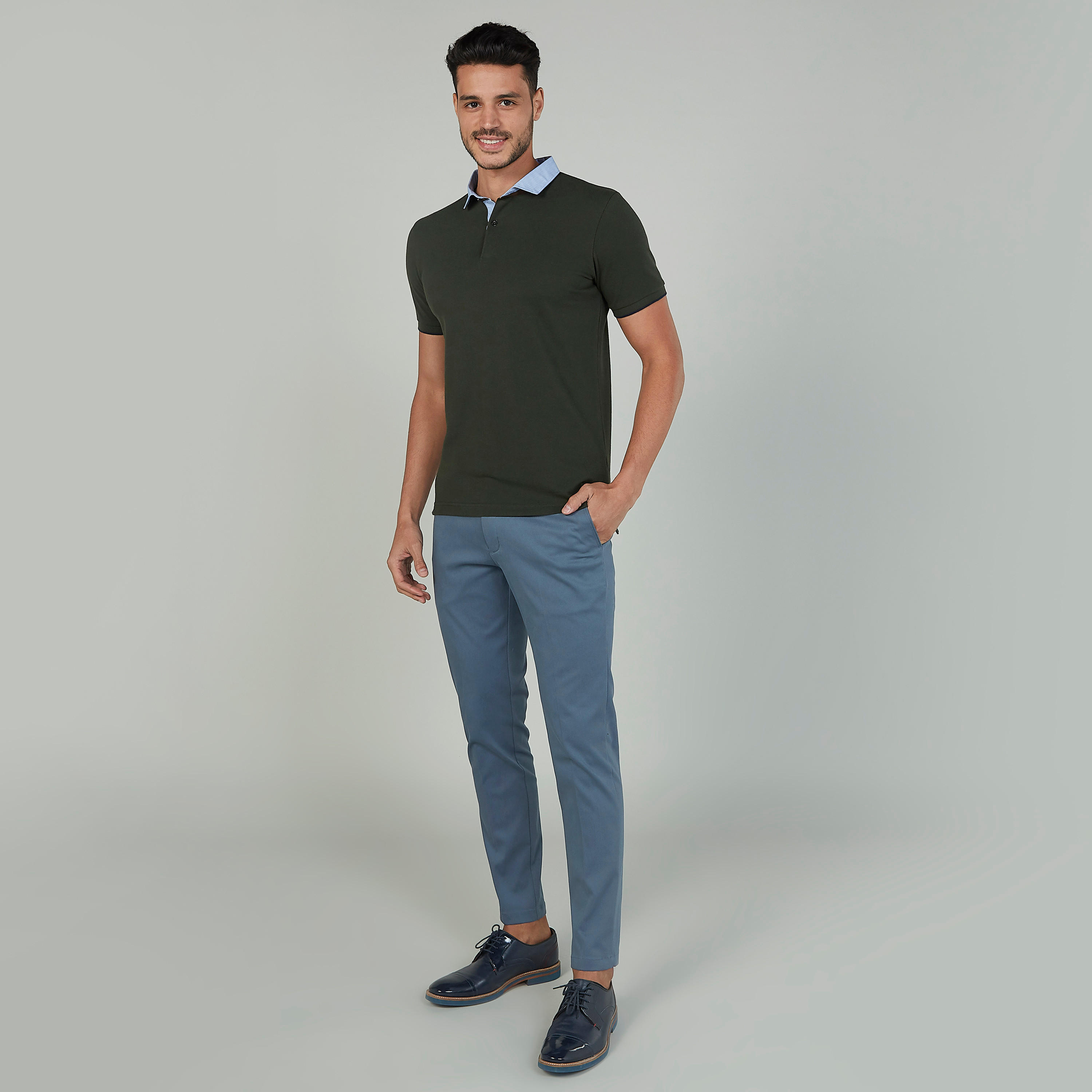 تيشيرت مستدام مقلّم بقصّة سليم وياقة ضيّقة -men-clothing-tshirtsandpolos-polos-image-2